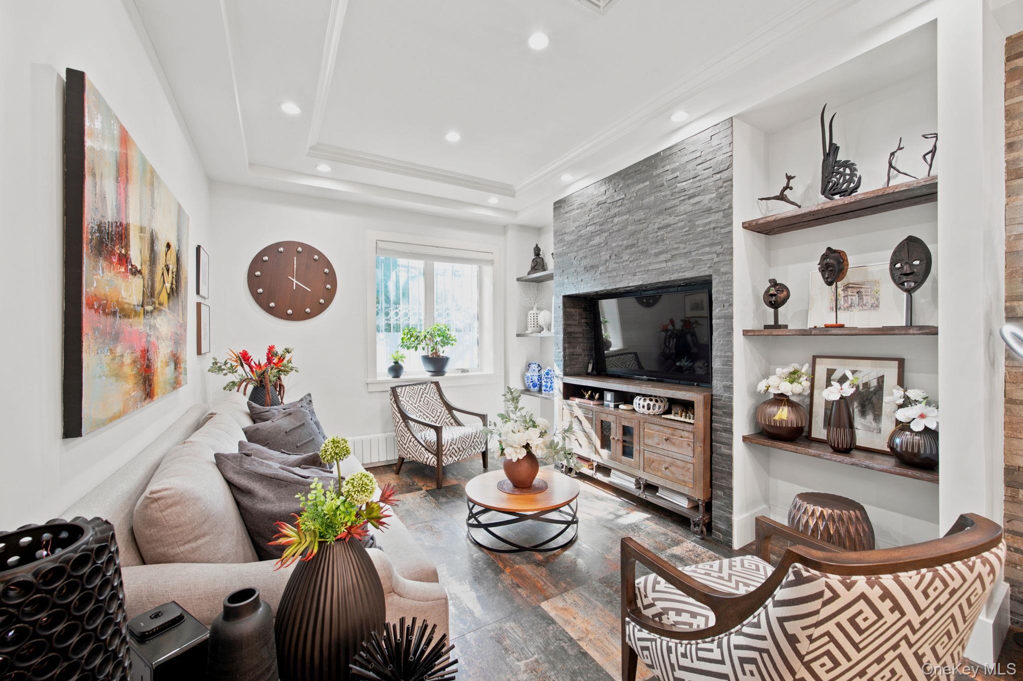 332 Manhattan Avenue Property Photo 8