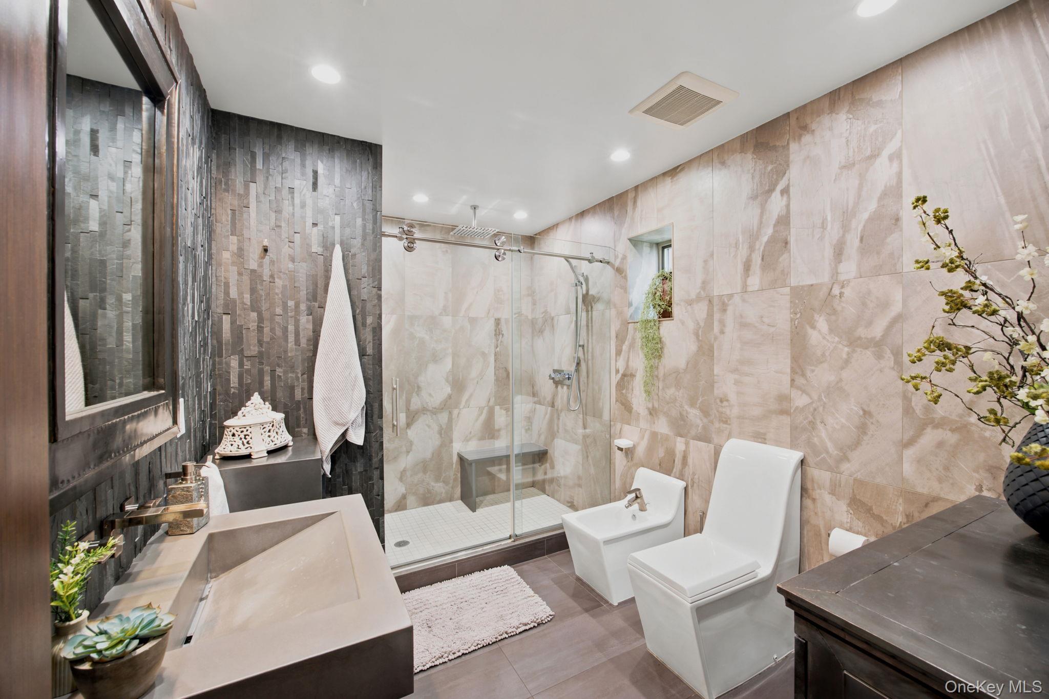 332 Manhattan Avenue Property Photo 11
