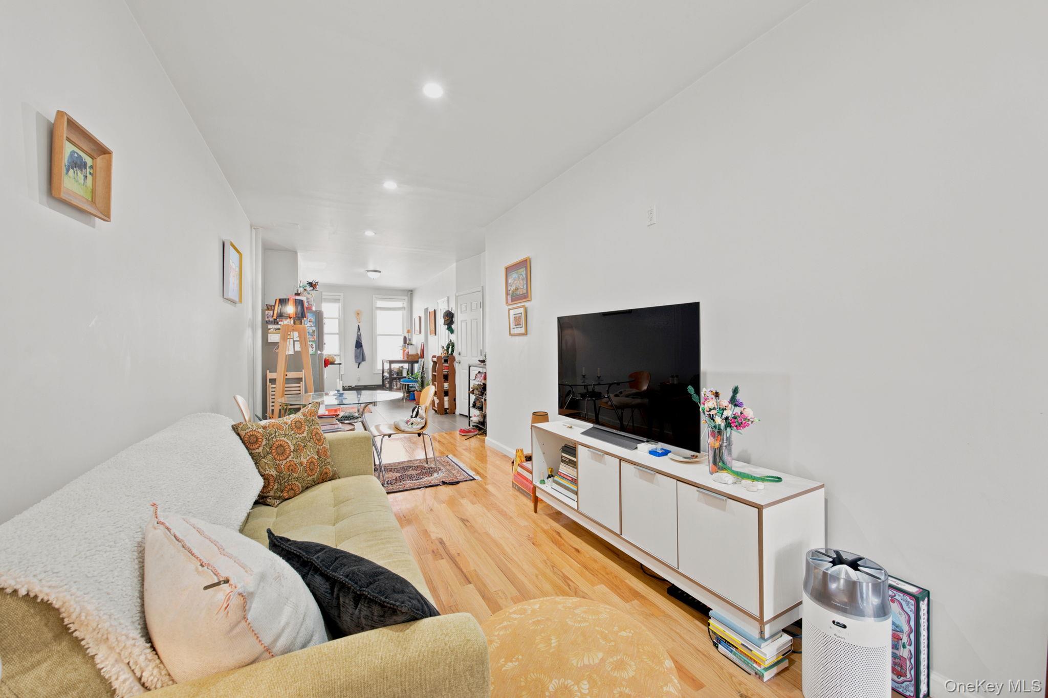332 Manhattan Avenue Property Photo 23