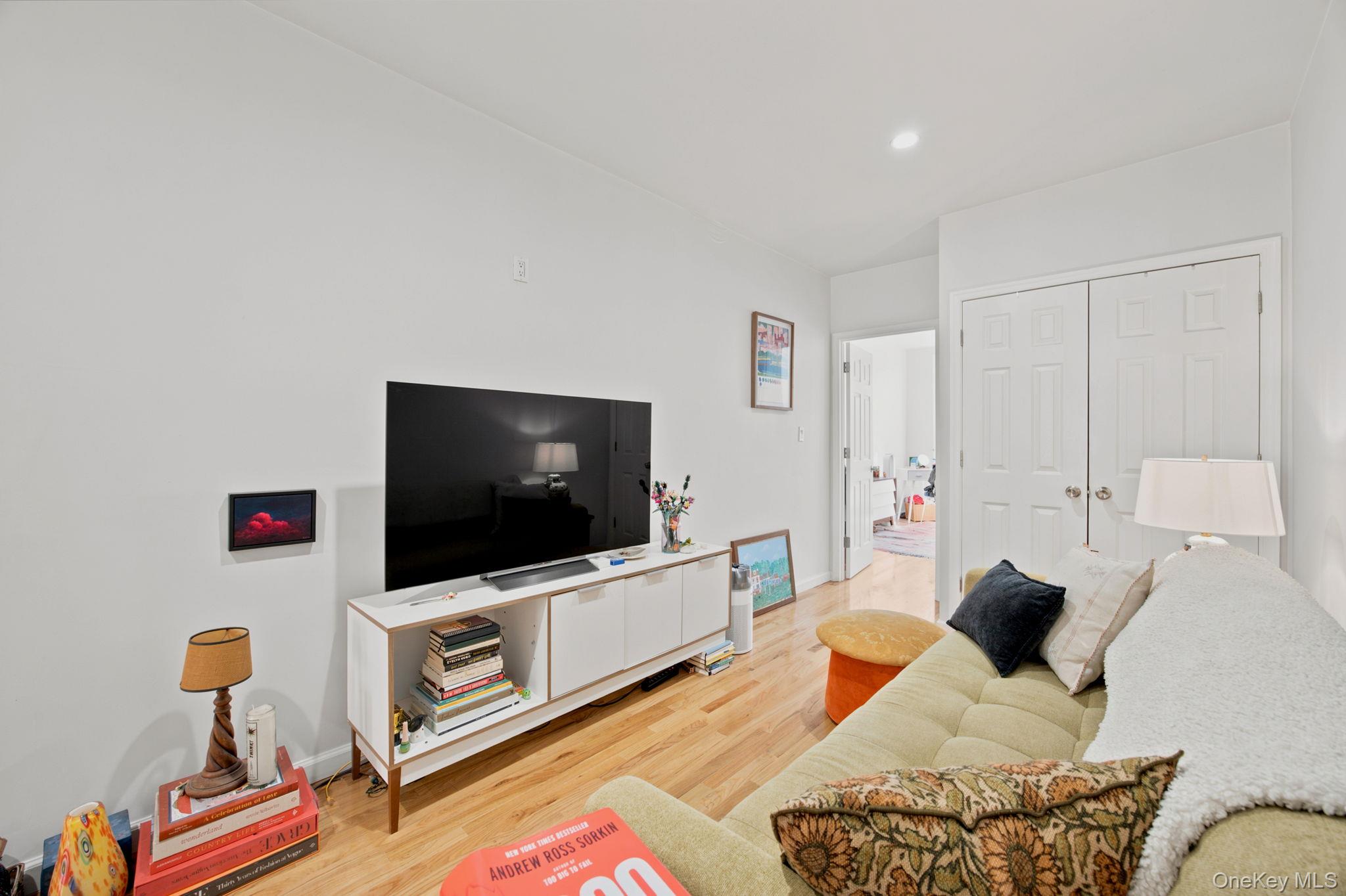 332 Manhattan Avenue Property Photo 24