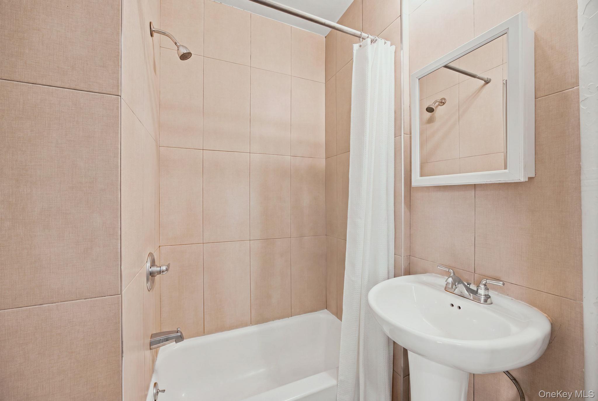 332 Manhattan Avenue Property Photo 27