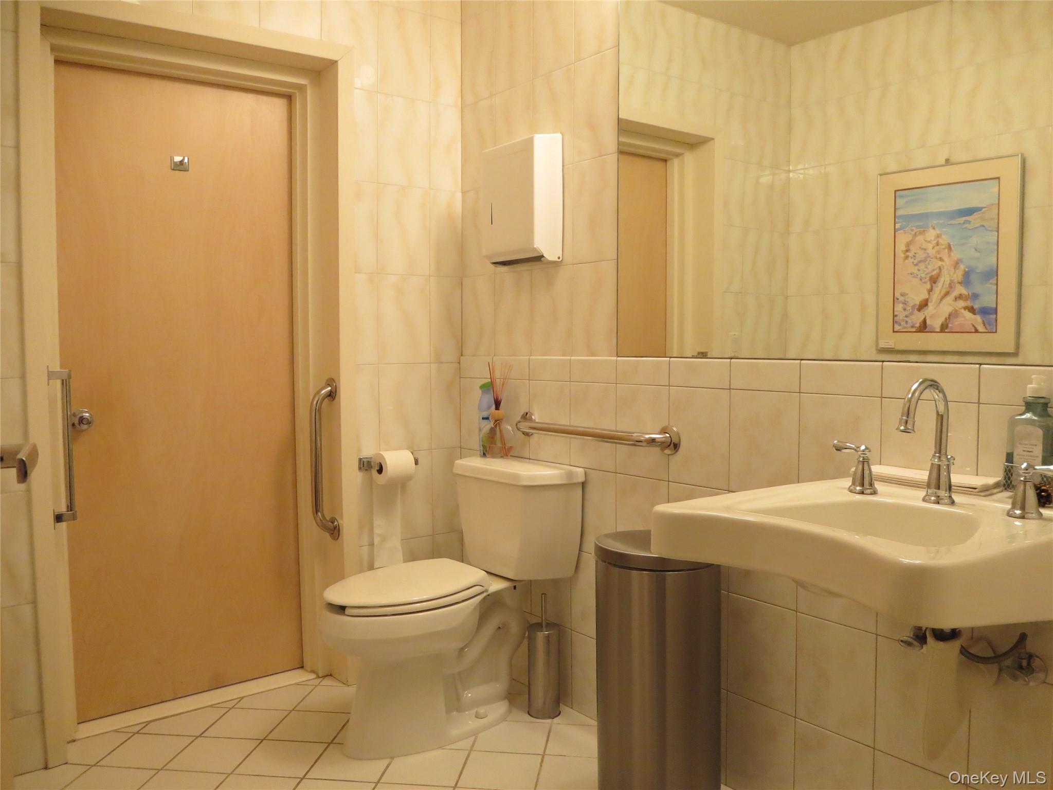 380 Park Avenue $1,000 Unit- 1 Room Property Photo 7