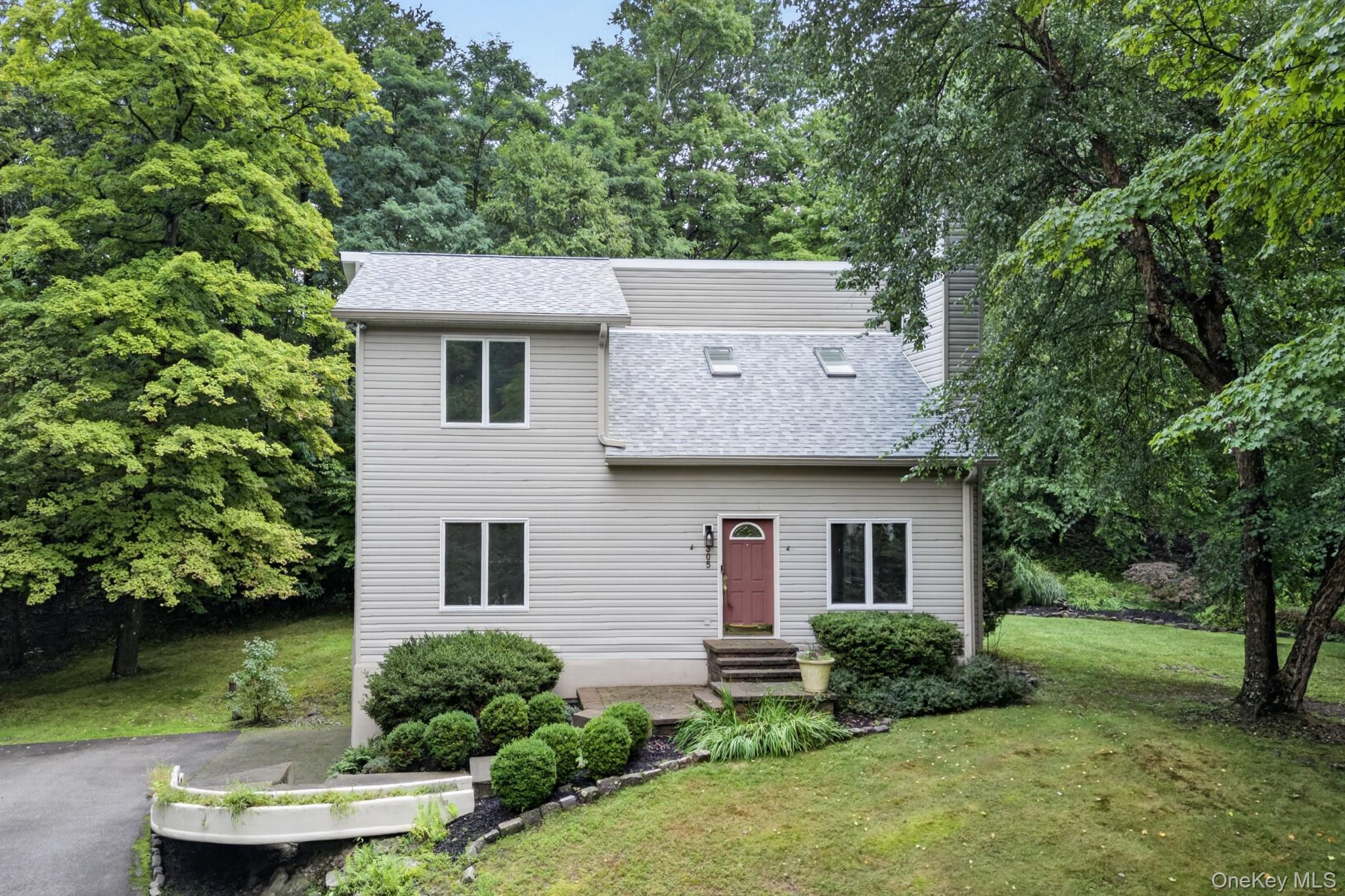 305 Oak Lane Property Photo 2