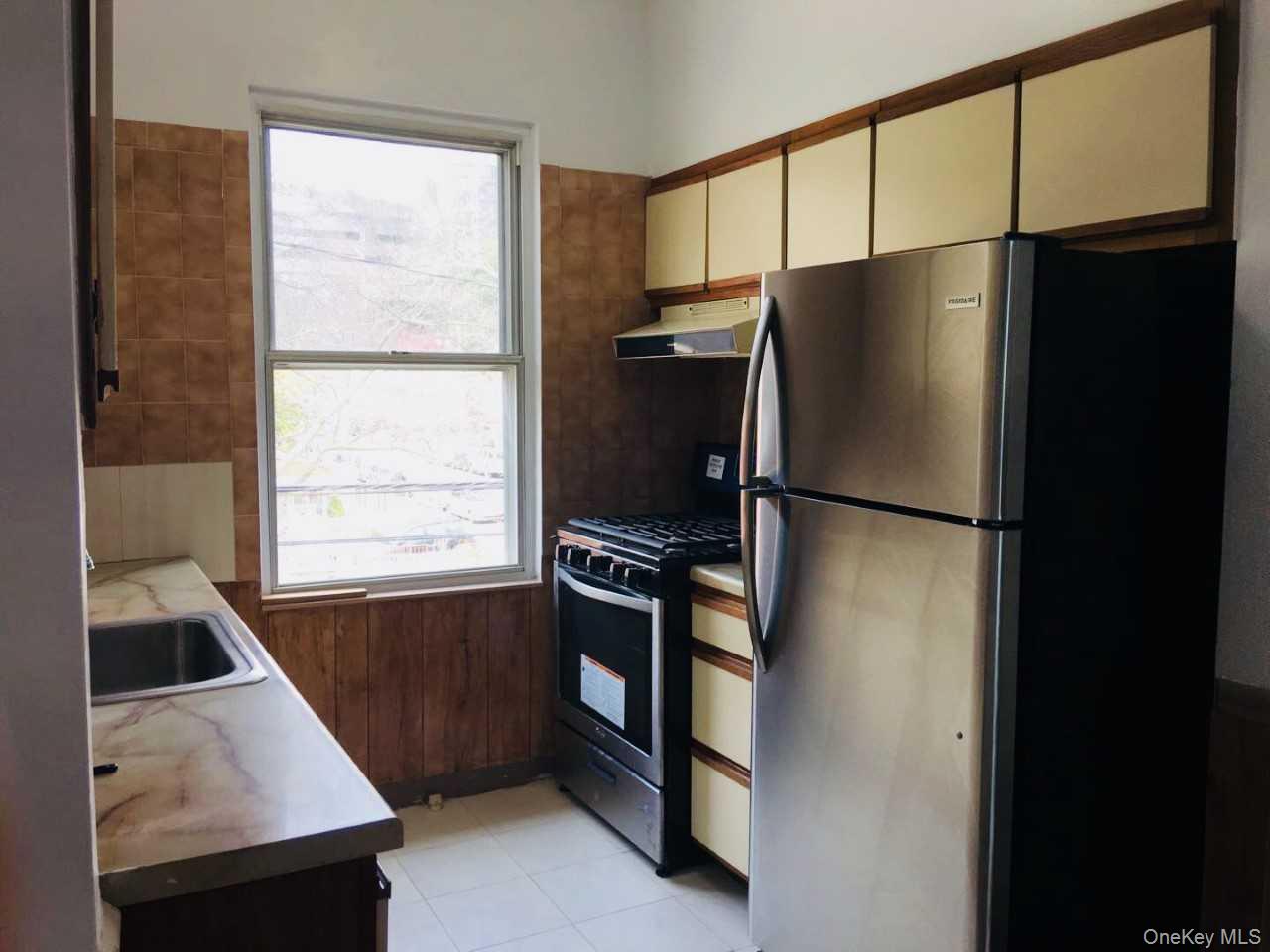 480 Riverdale Avenue Property Photo 2
