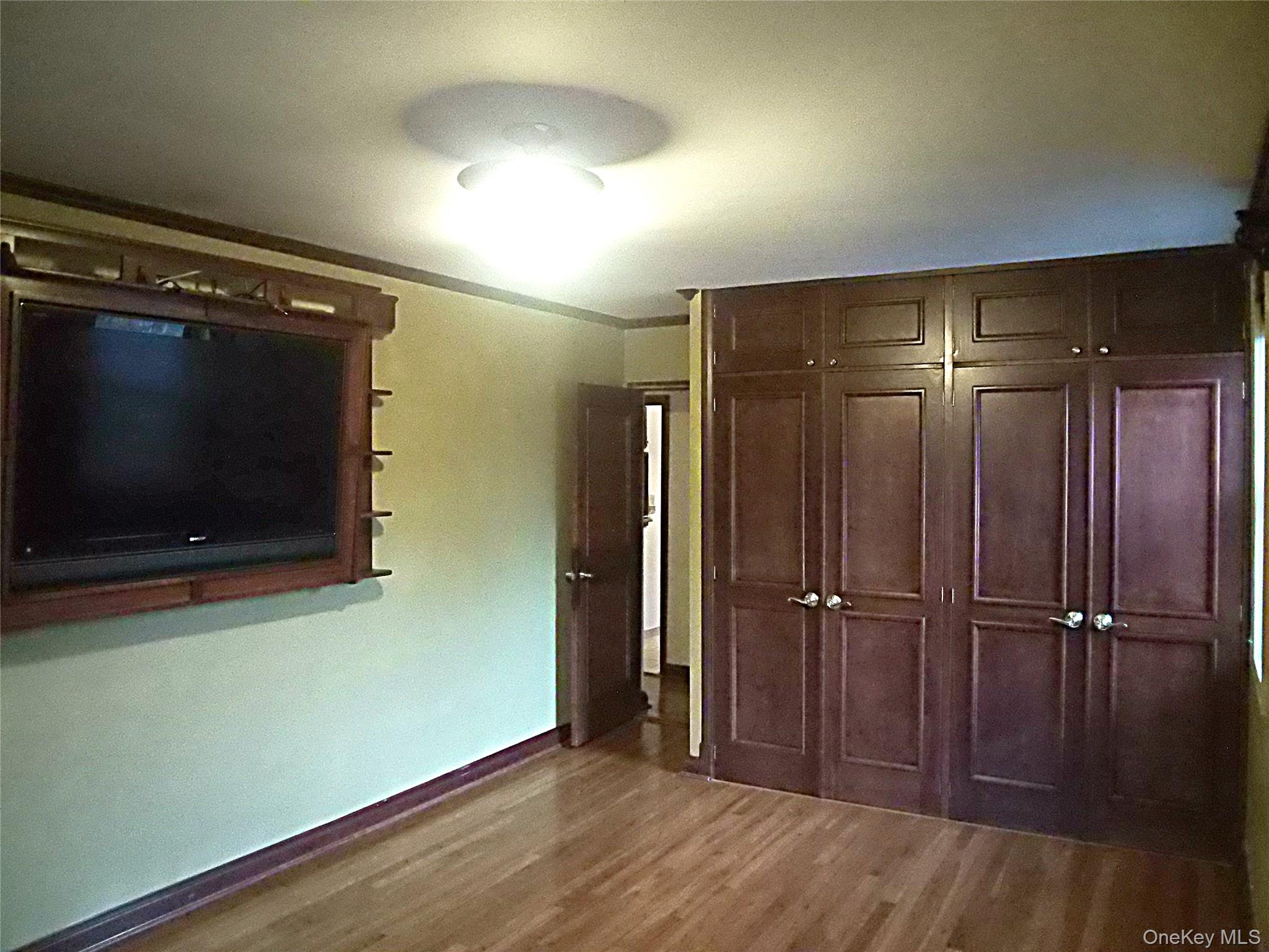 480 Riverdale Avenue Property Photo 3