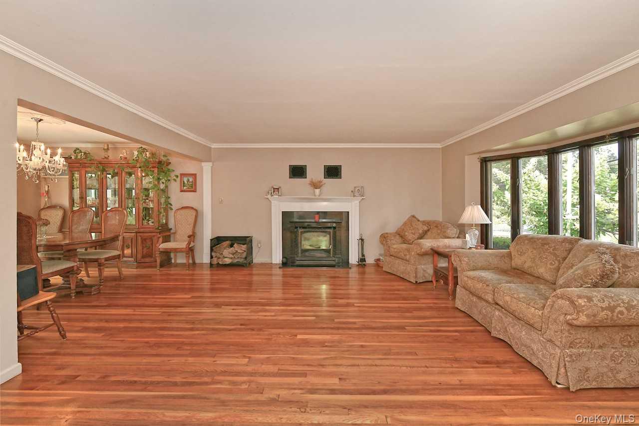 1994 Van Nostrand Avenue Property Photo 6