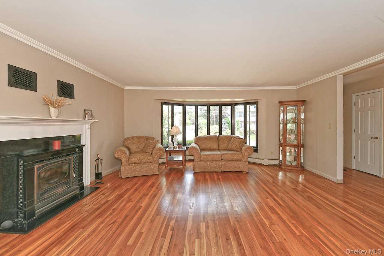 1994 Van Nostrand Avenue Property Photo 7