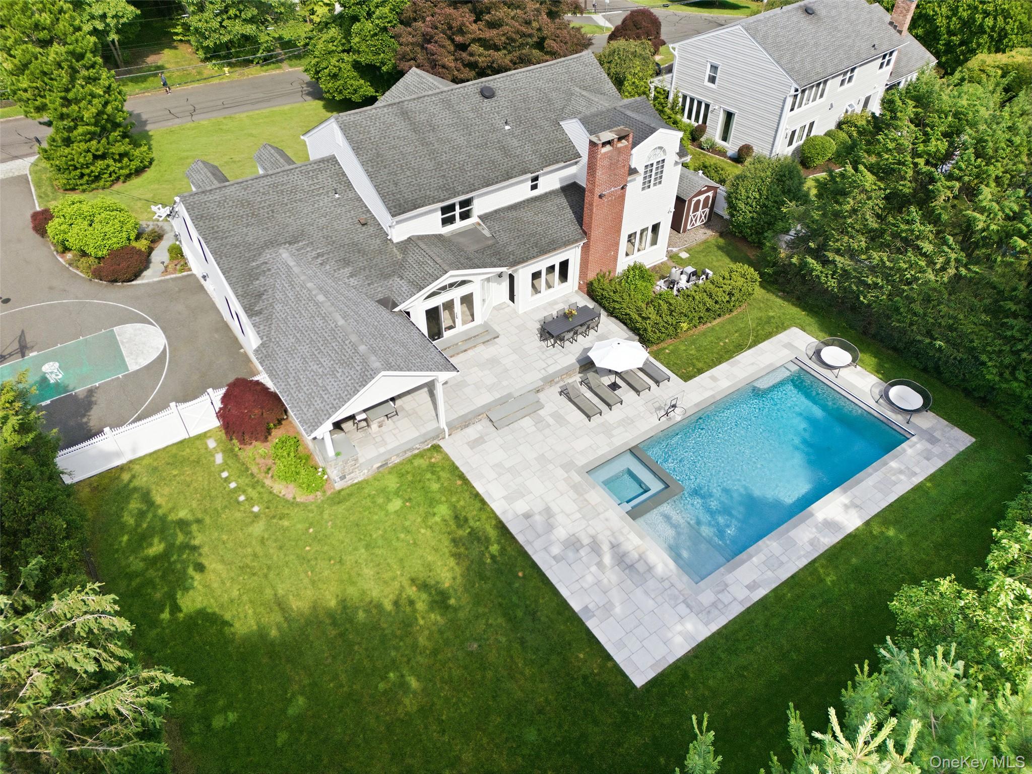27 Pinehurst Drive Property Photo 4
