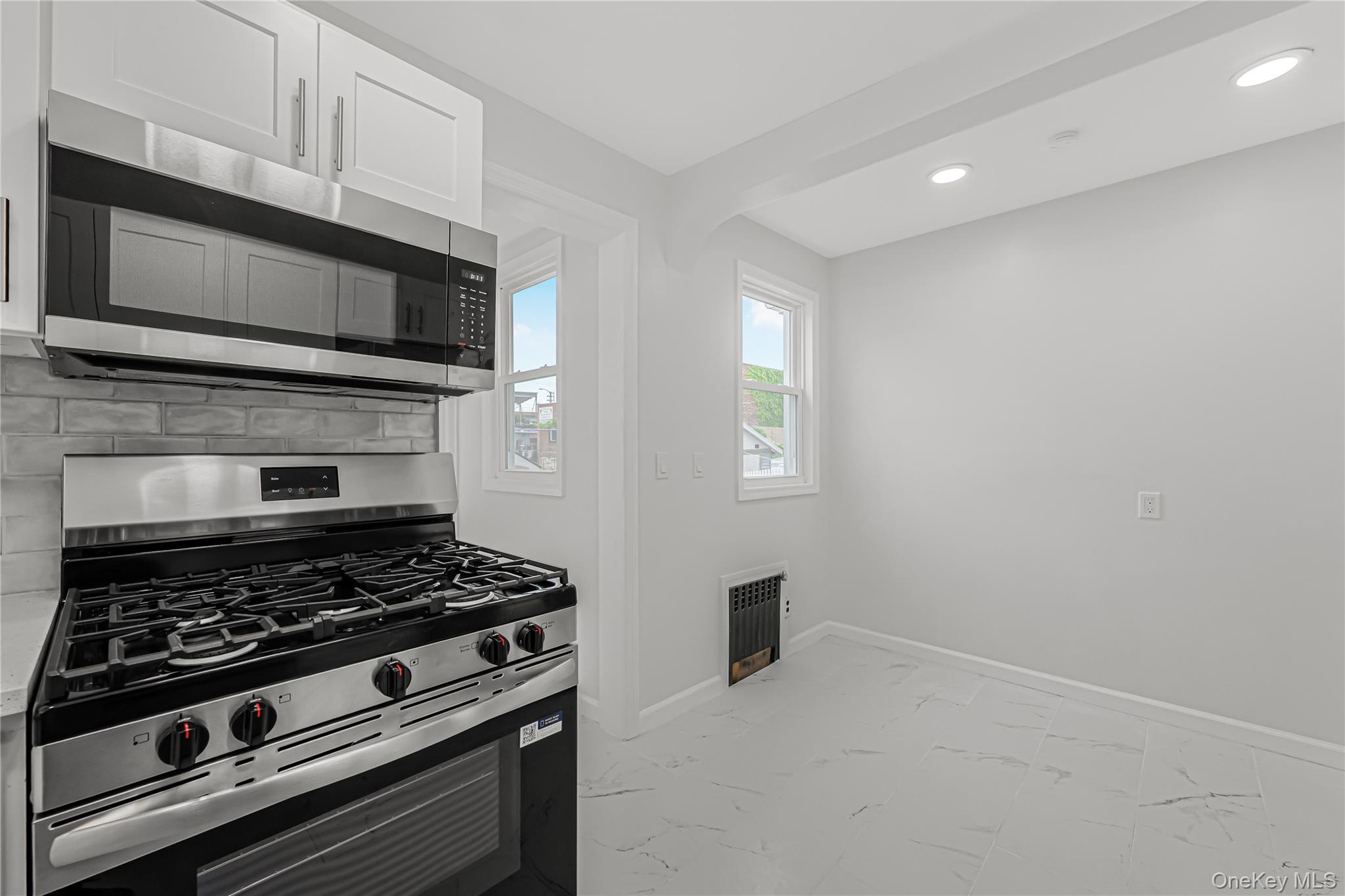 17343 103rd Road Property Photo 8