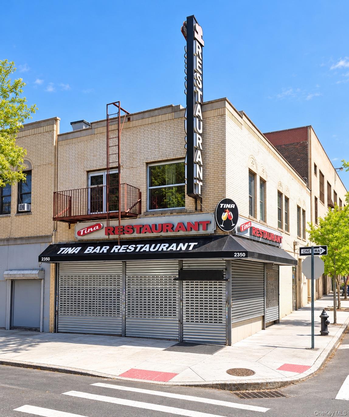 2350 Washington Avenue Property Photo 1