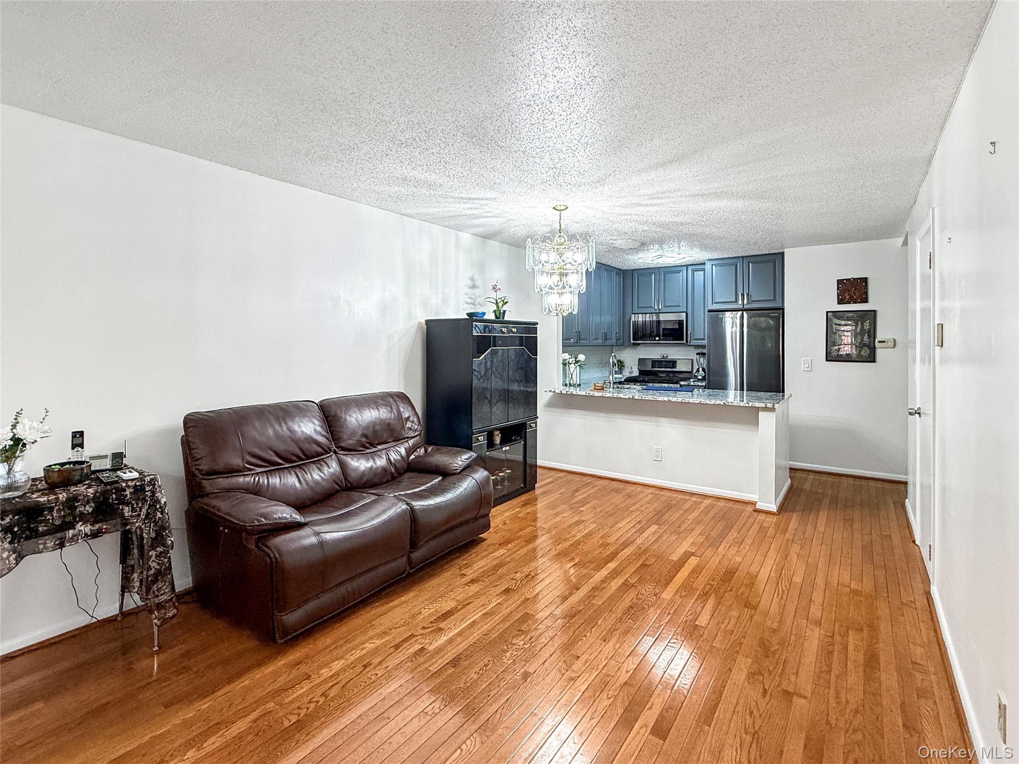 1895 Vyse Avenue A Property Photo 3