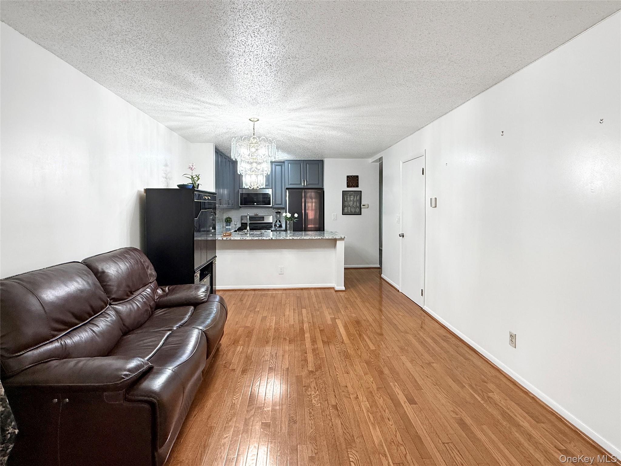 1895 Vyse Avenue A Property Photo 4
