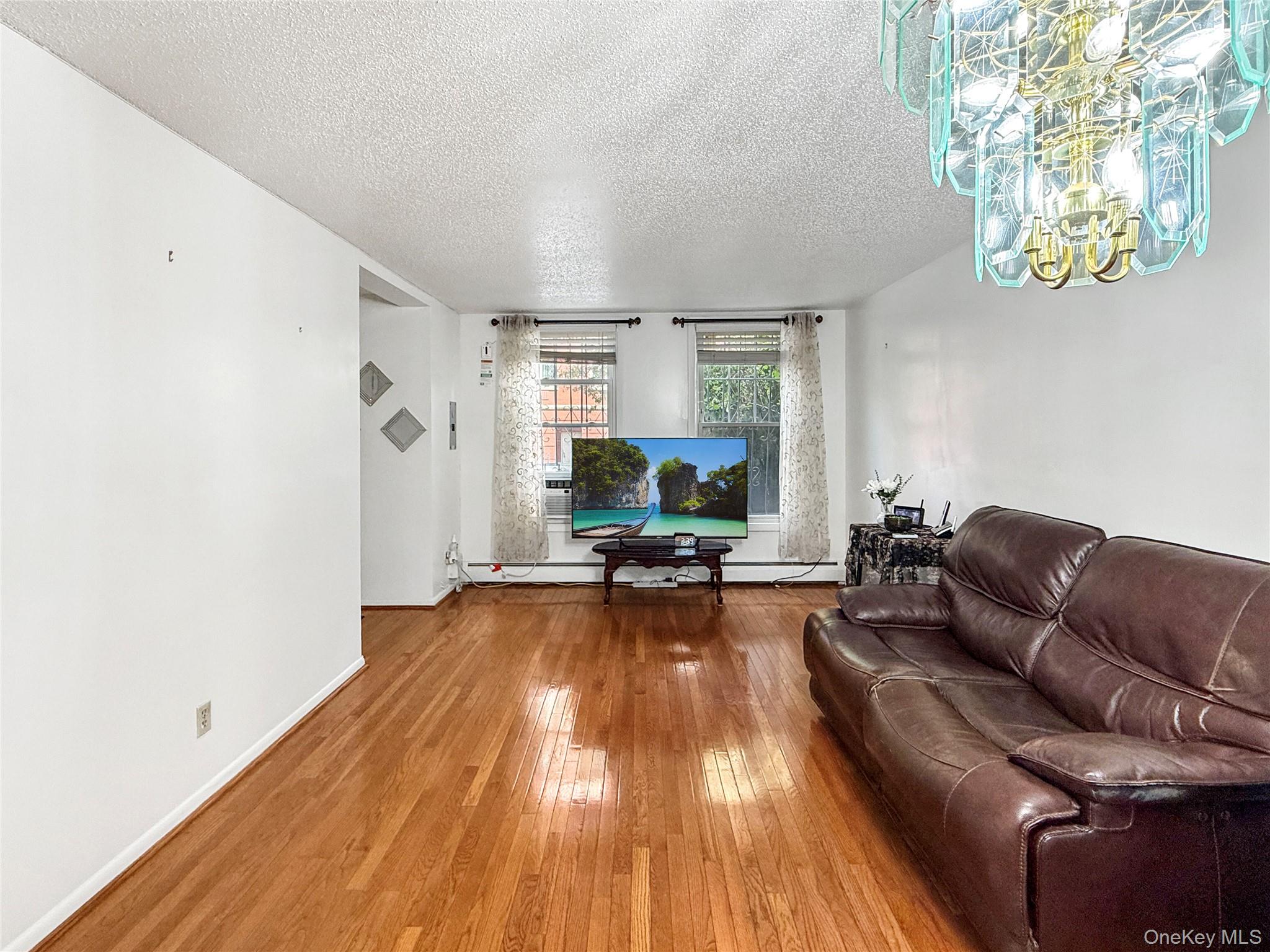 1895 Vyse Avenue A Property Photo 5