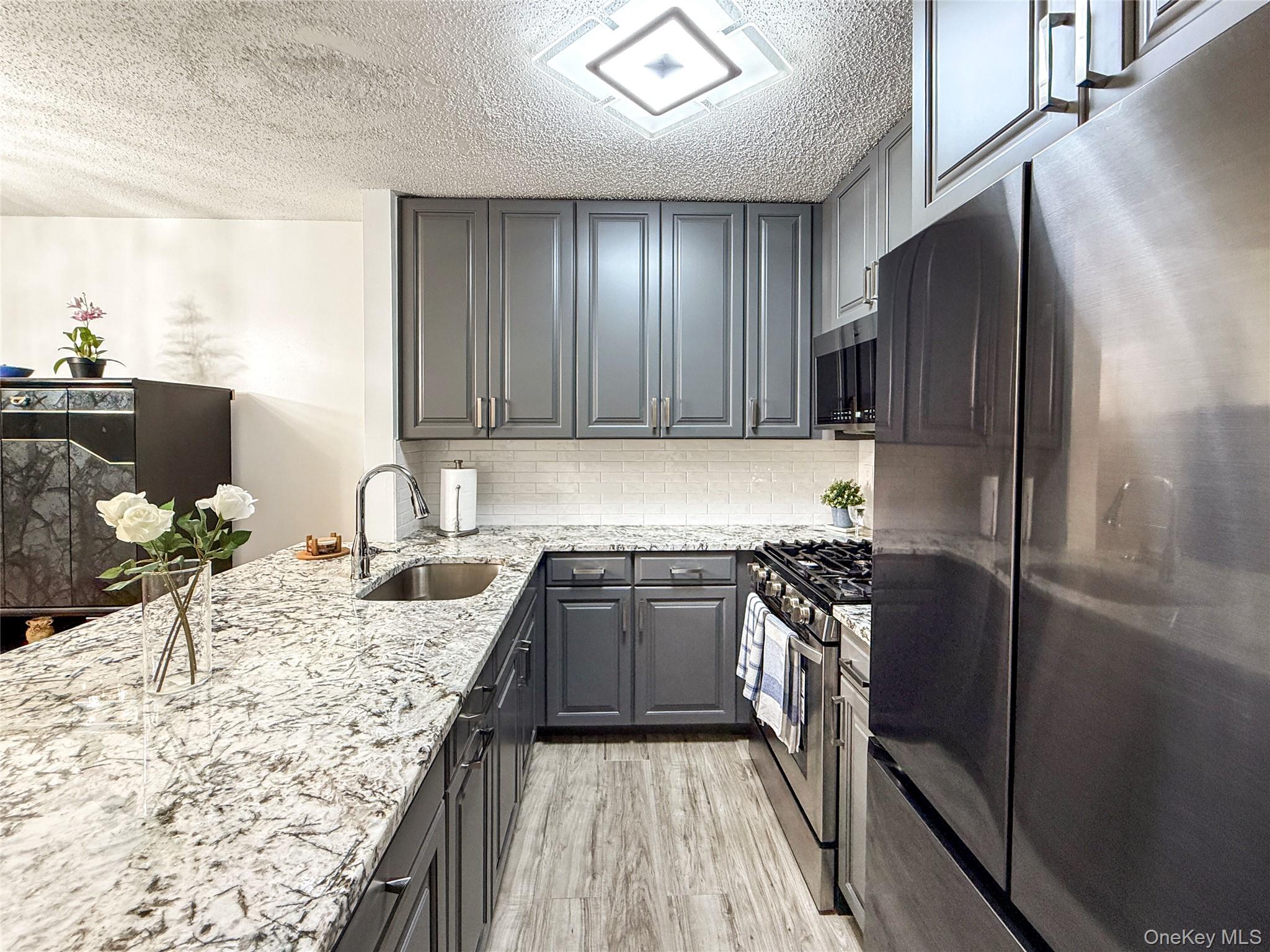 1895 Vyse Avenue A Property Photo 8