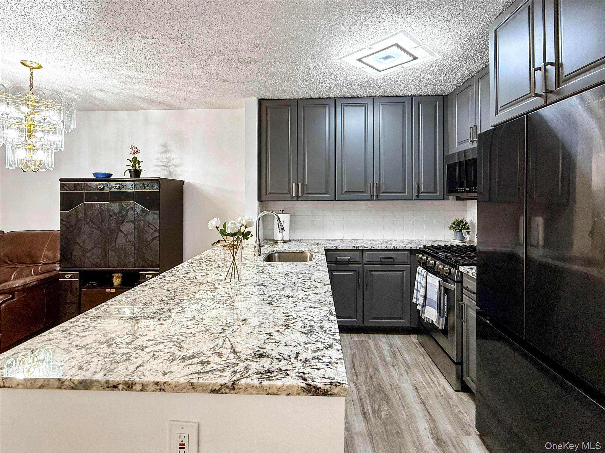 1895 Vyse Avenue A Property Photo 9