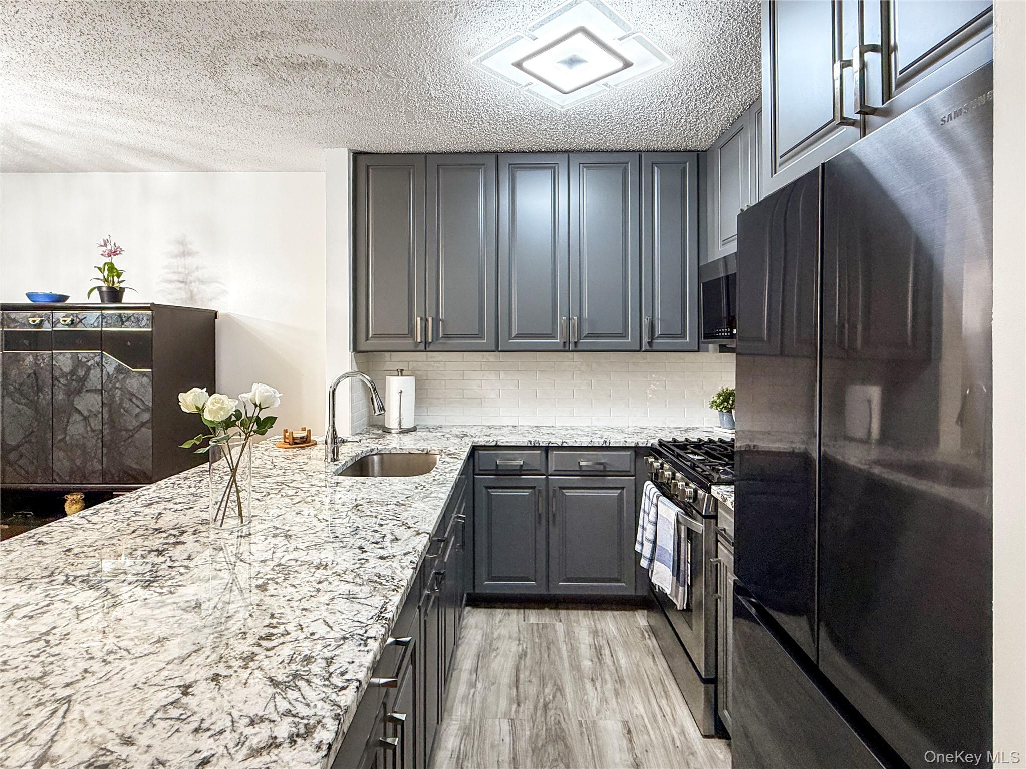 1895 Vyse Avenue A Property Photo 10