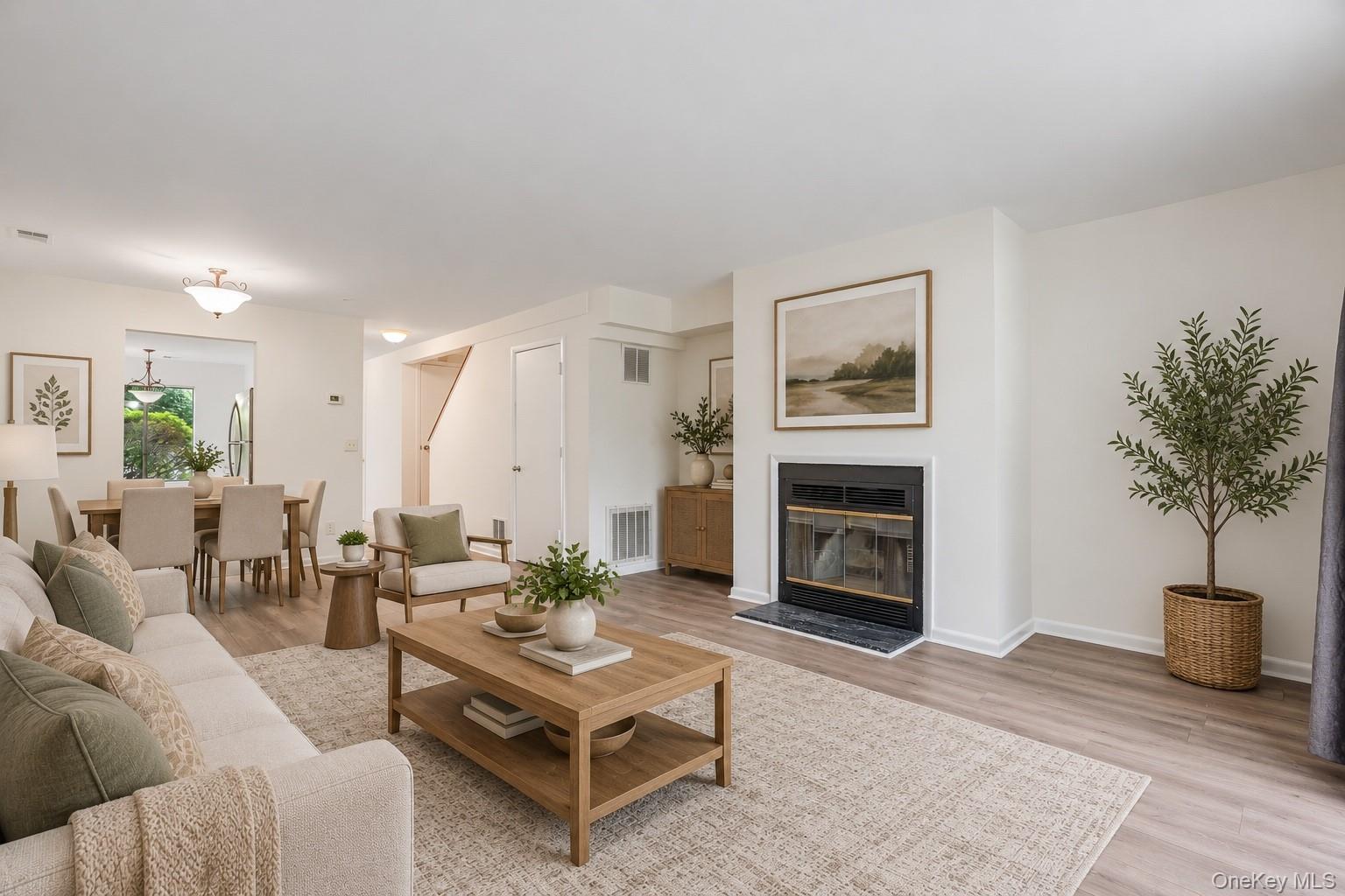 12 Country Place Property Photo 3