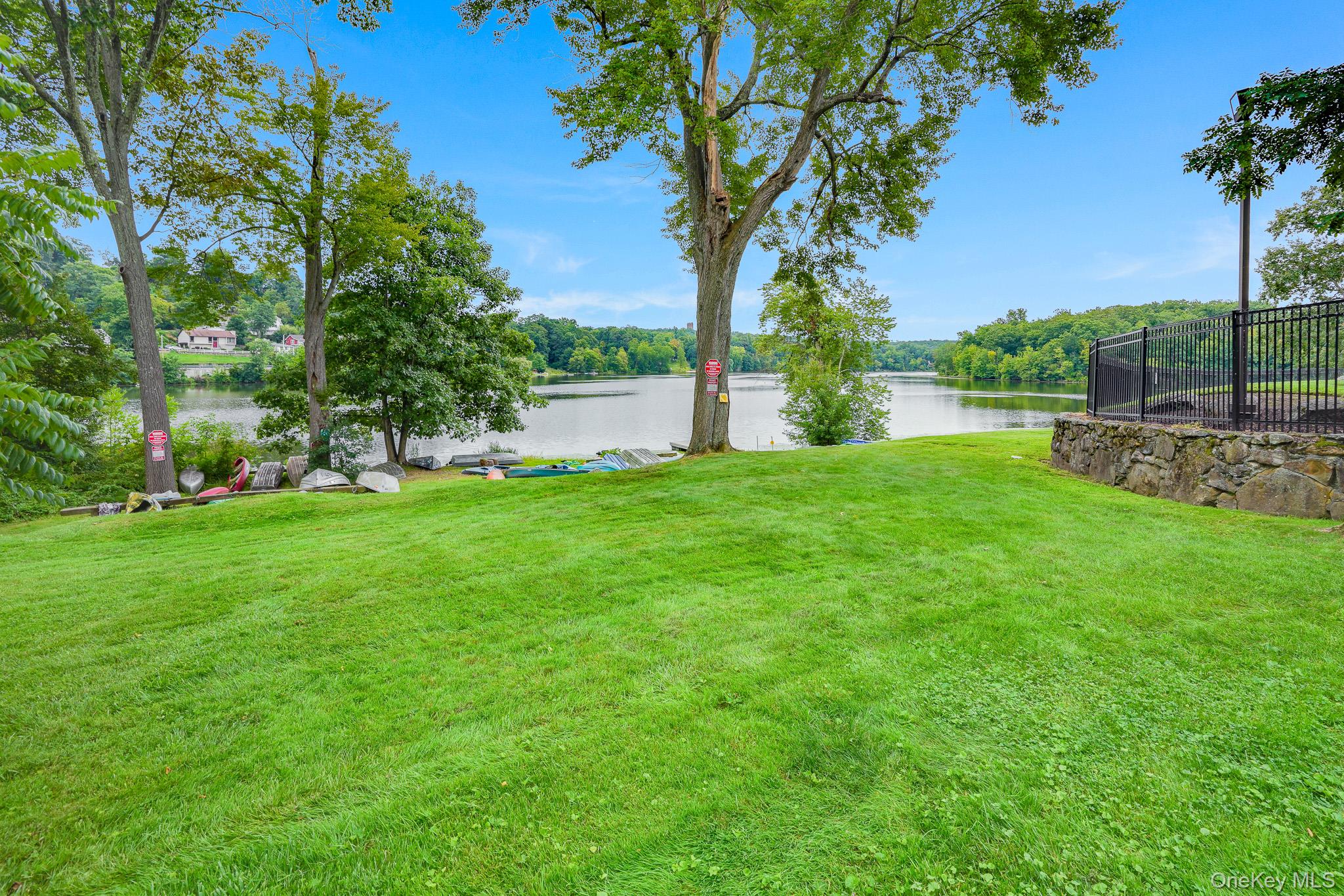 12 Country Place Property Photo 16