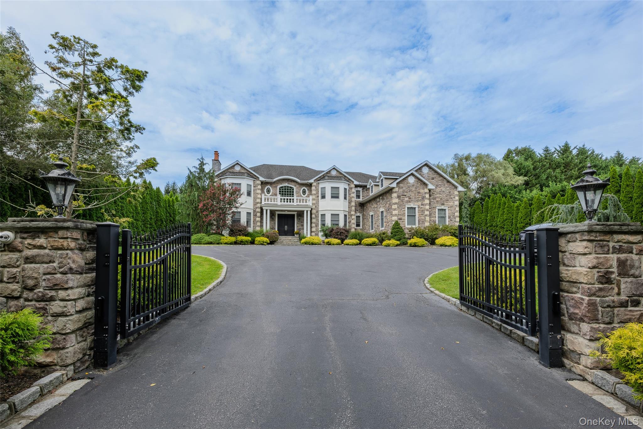 10 Meadow Glen Road Property Photo 1