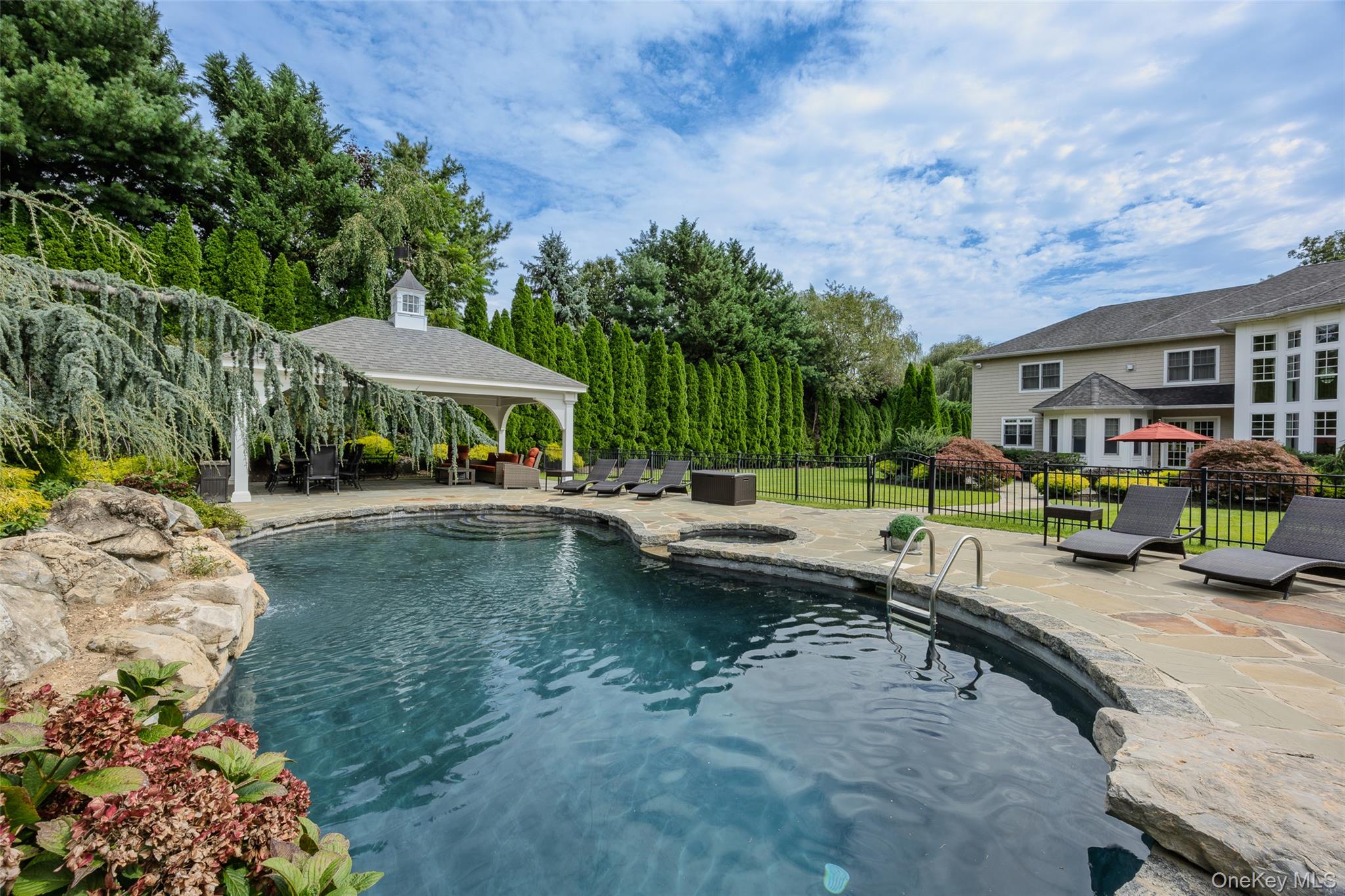 10 Meadow Glen Road Property Photo 45