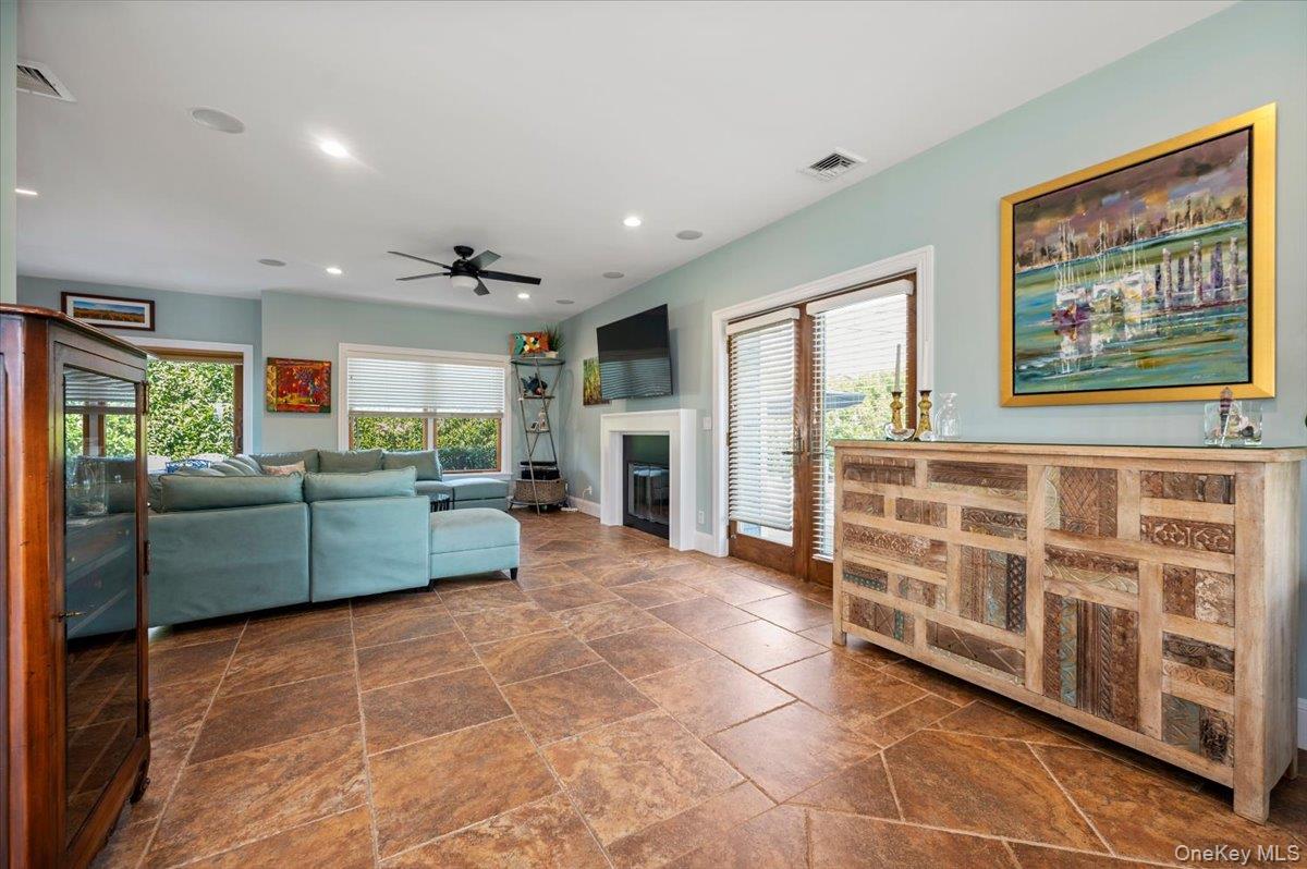 2064 Pacific Boulevard Property Photo 7