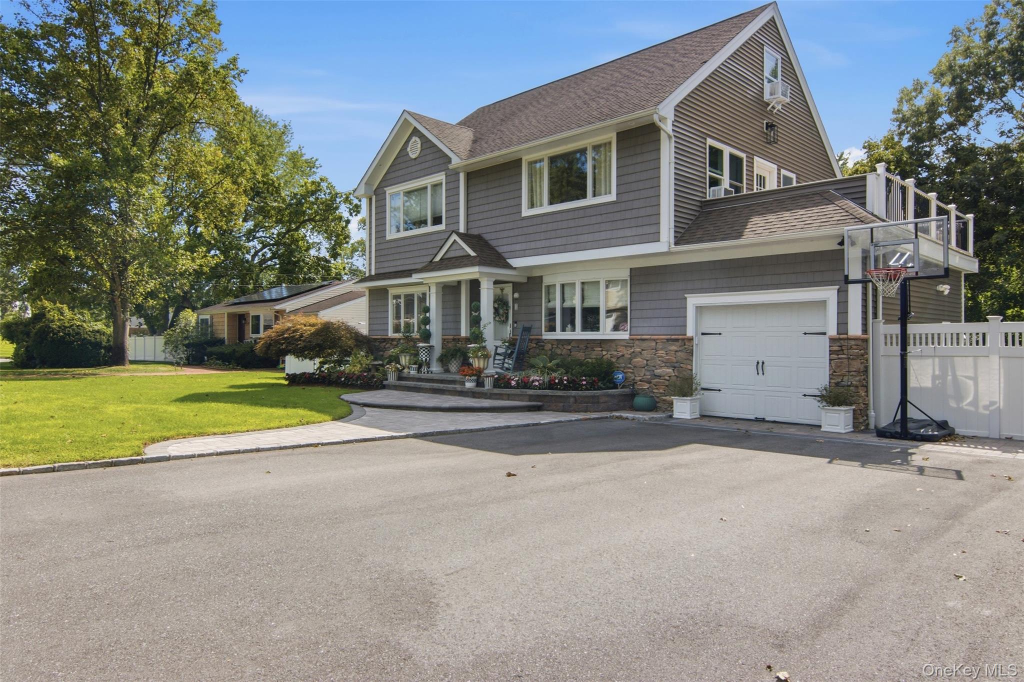 8 Glen Way Property Photo 1