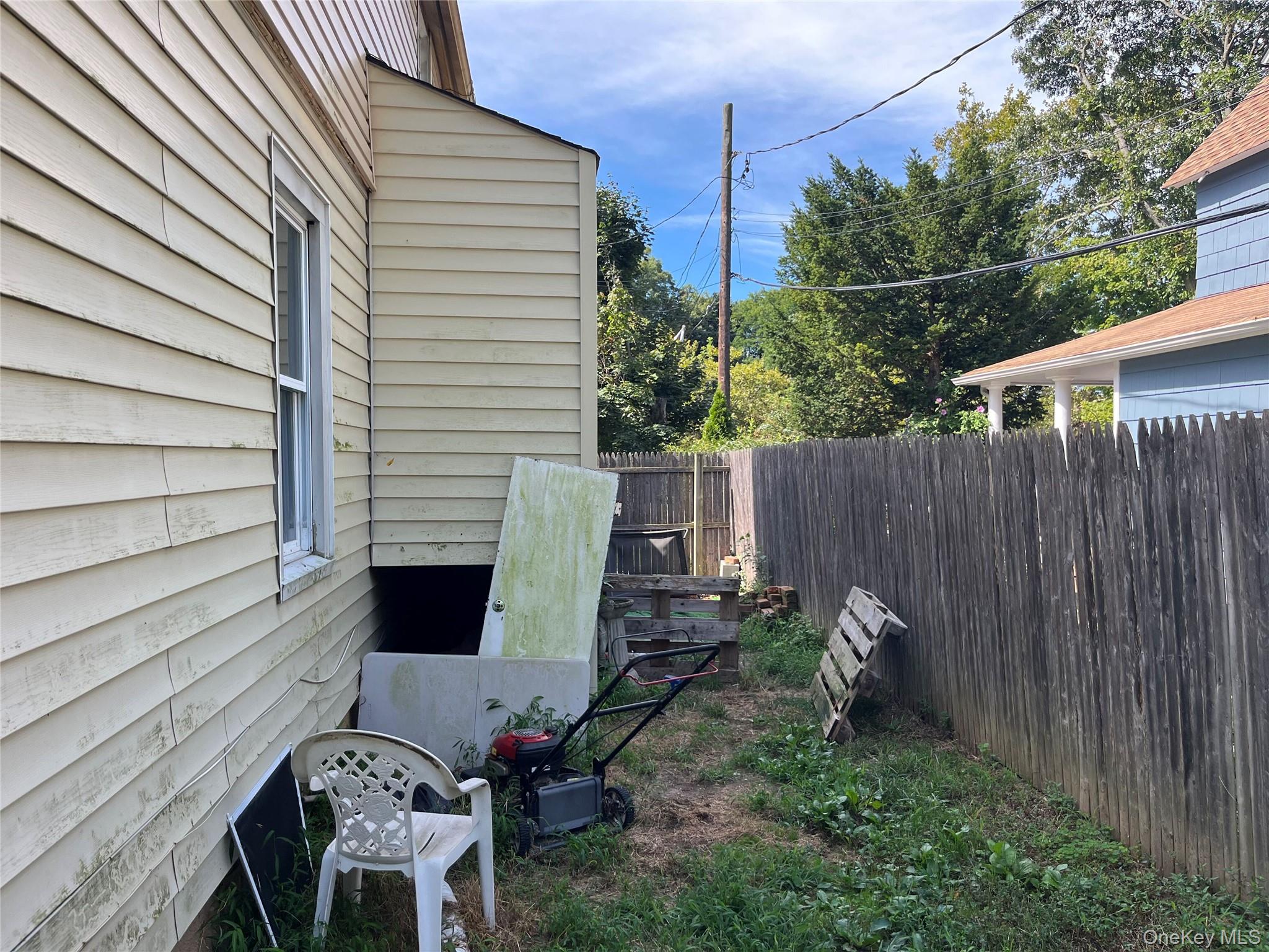 56 Lowndes Avenue Property Photo 11