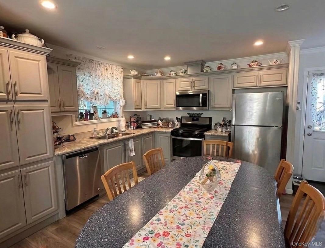 60 Celeste Drive Property Photo 10