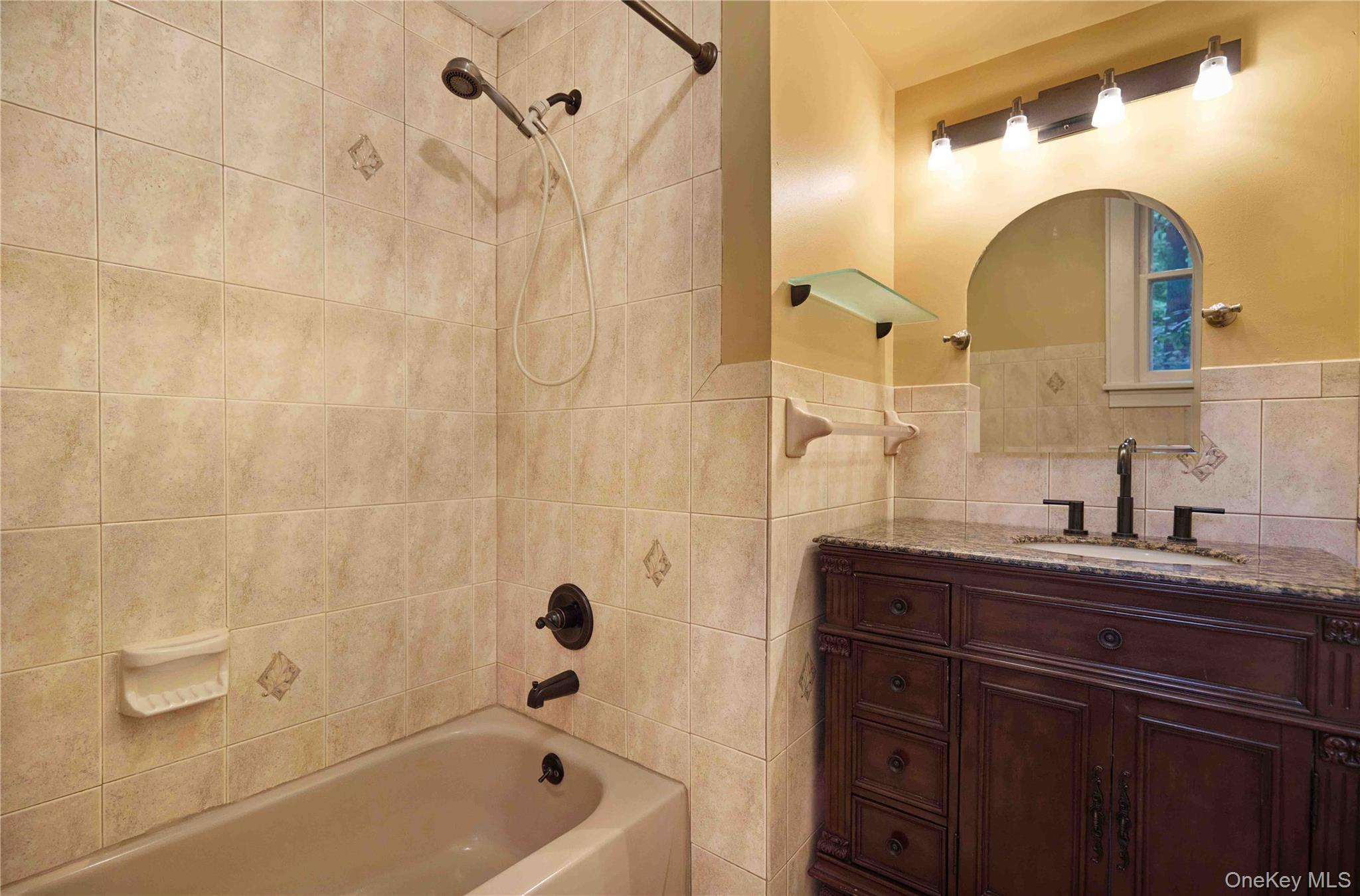 1641 Northern Boulevard Property Photo 10