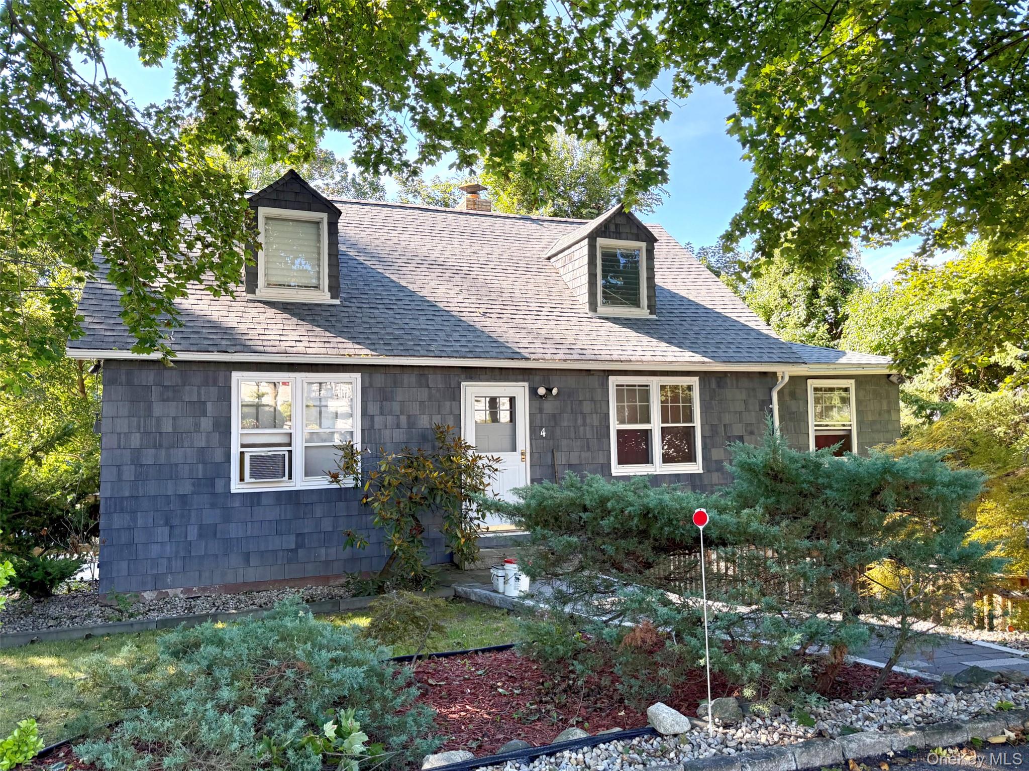 4 W Livingston Street Property Photo 1