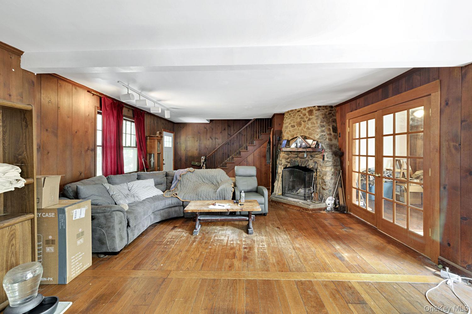 4 W Livingston Street Property Photo 3