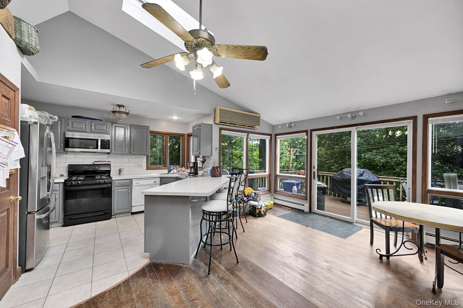 4 W Livingston Street Property Photo 6