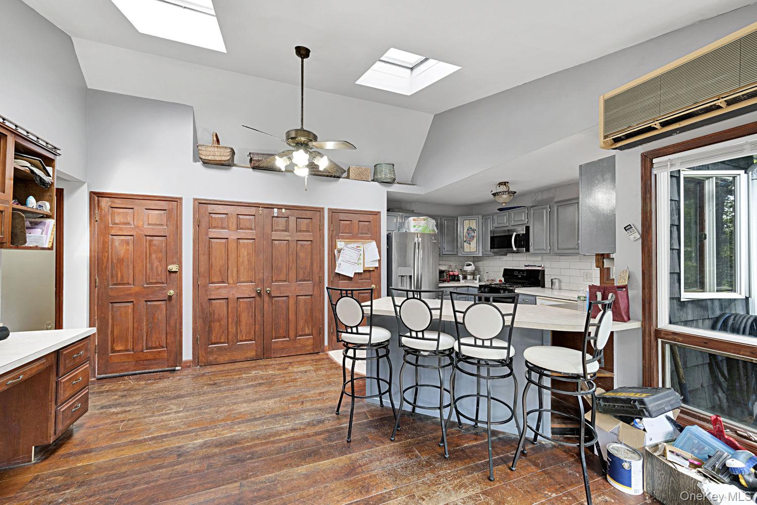 4 W Livingston Street Property Photo 7