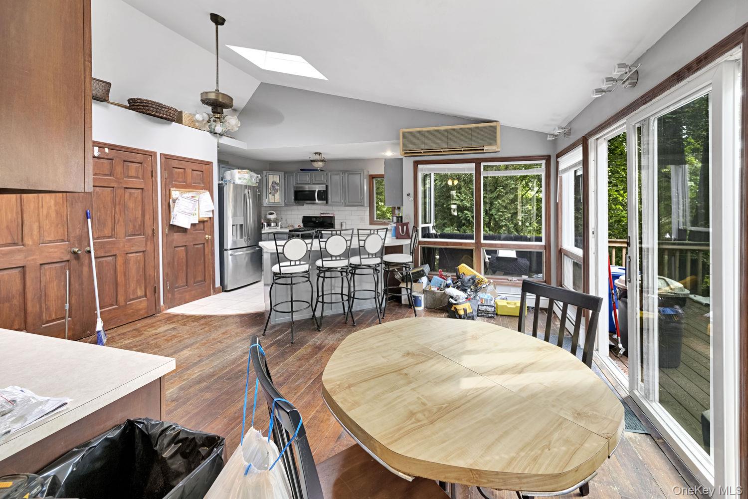 4 W Livingston Street Property Photo 8