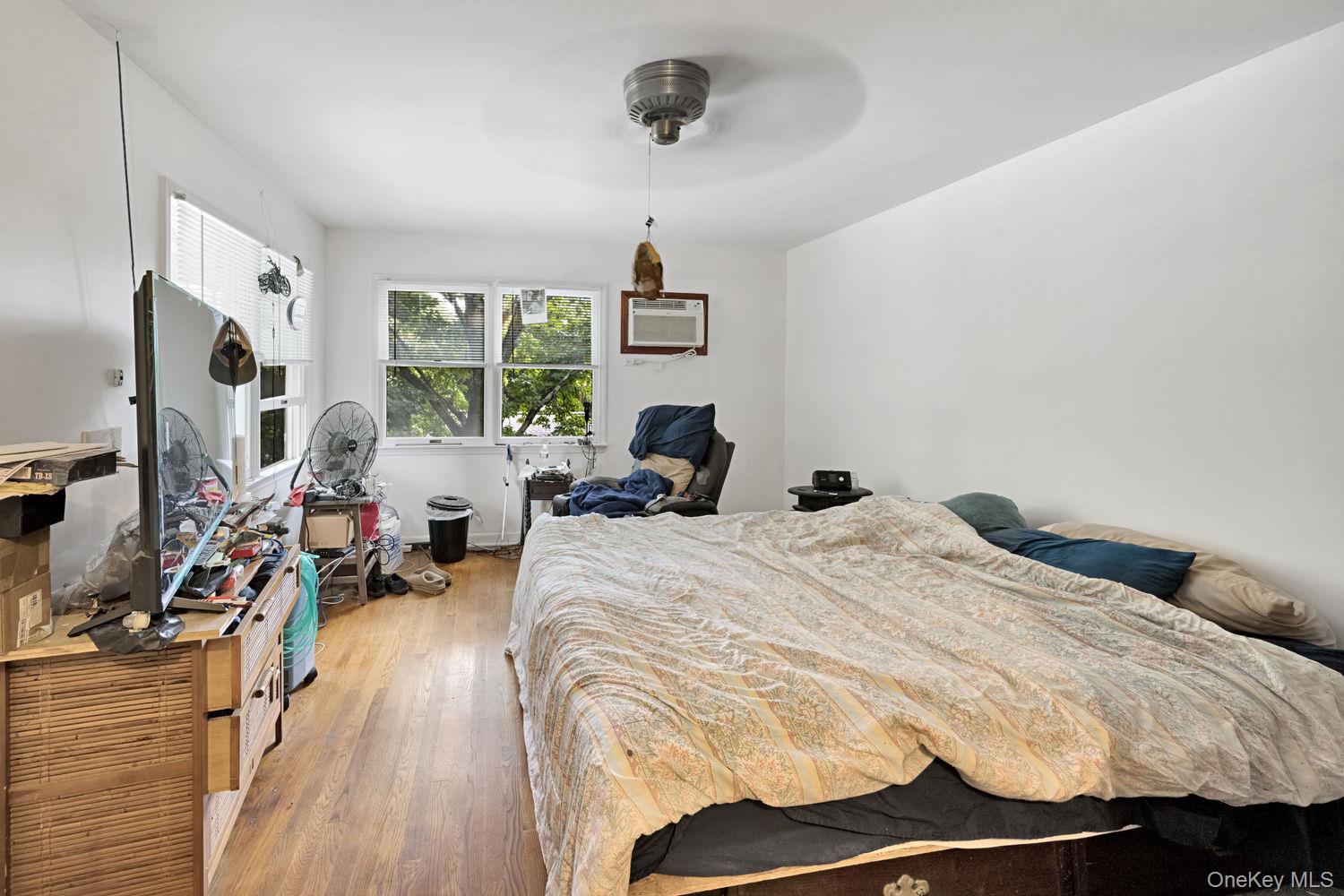 4 W Livingston Street Property Photo 9