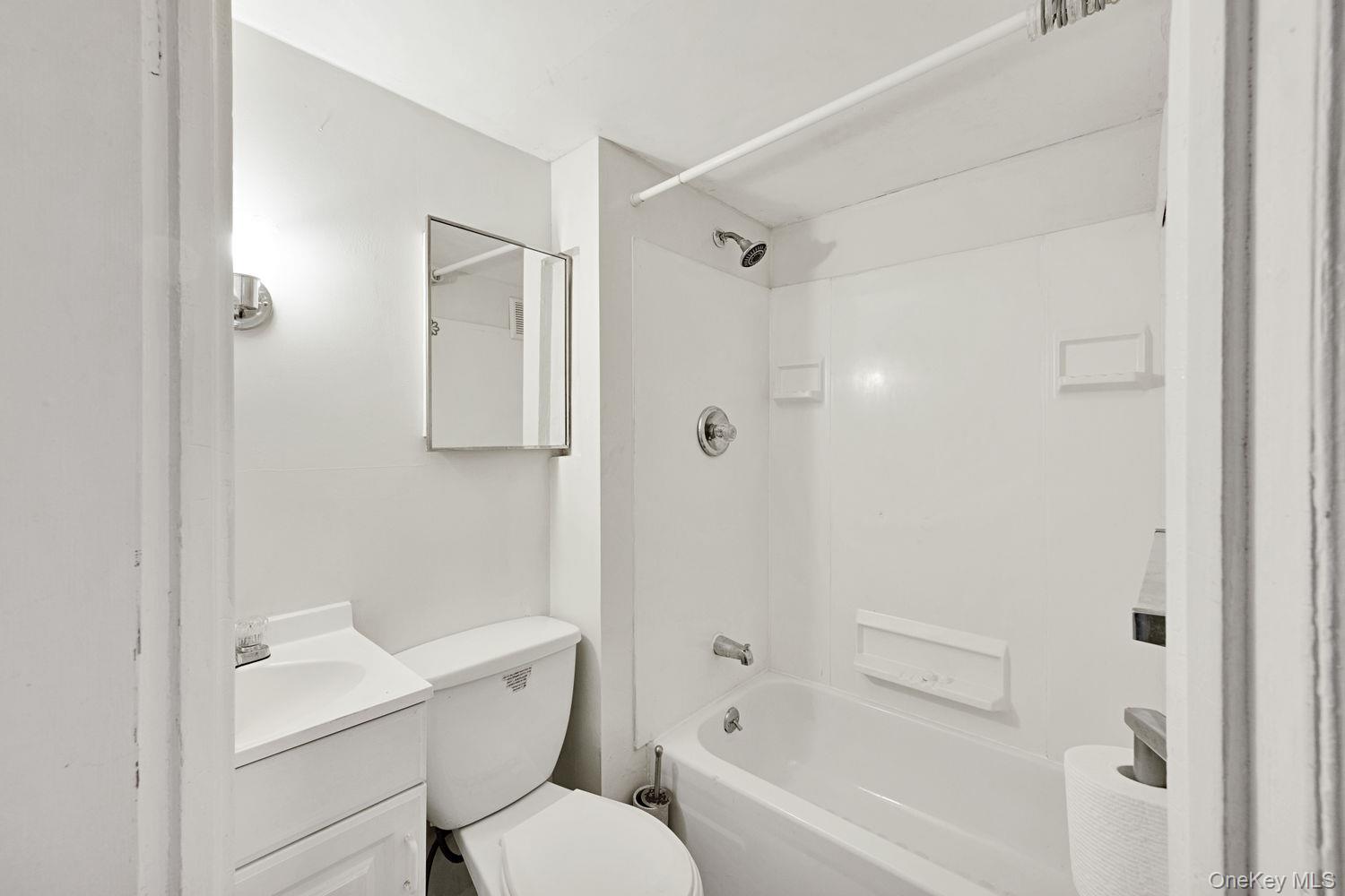 4 W Livingston Street Property Photo 16
