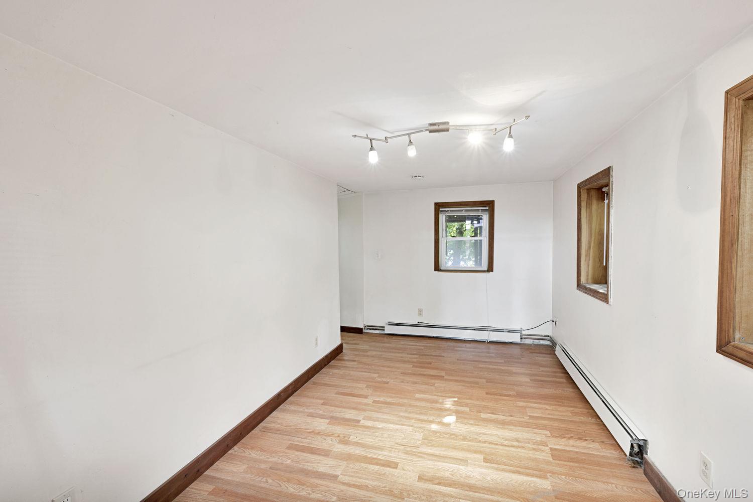 4 W Livingston Street Property Photo 19