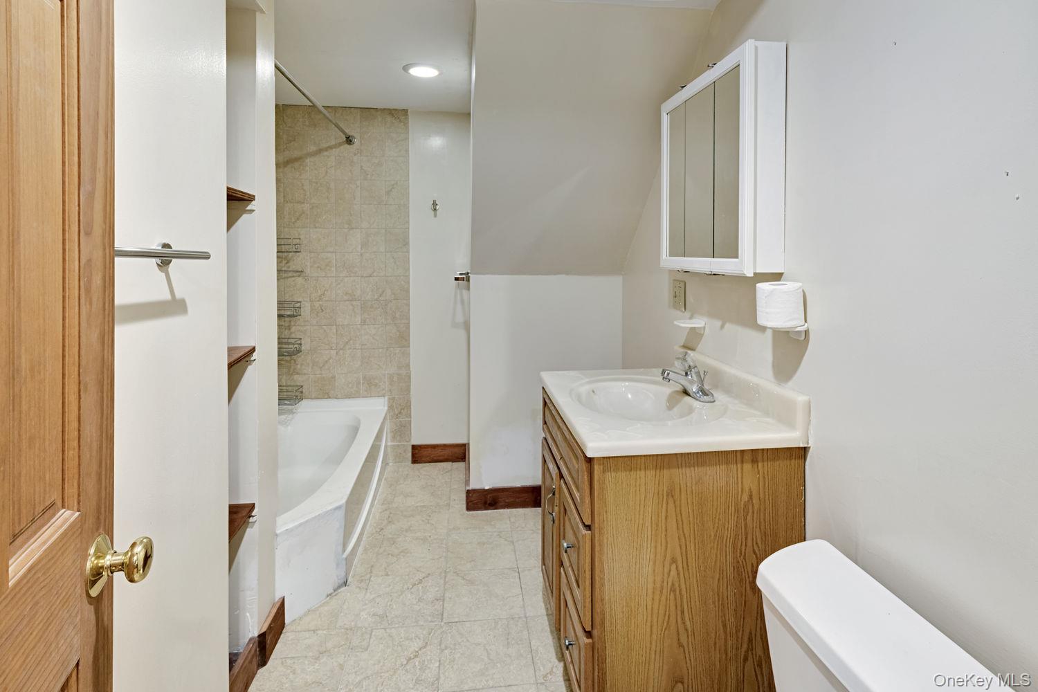 4 W Livingston Street Property Photo 21
