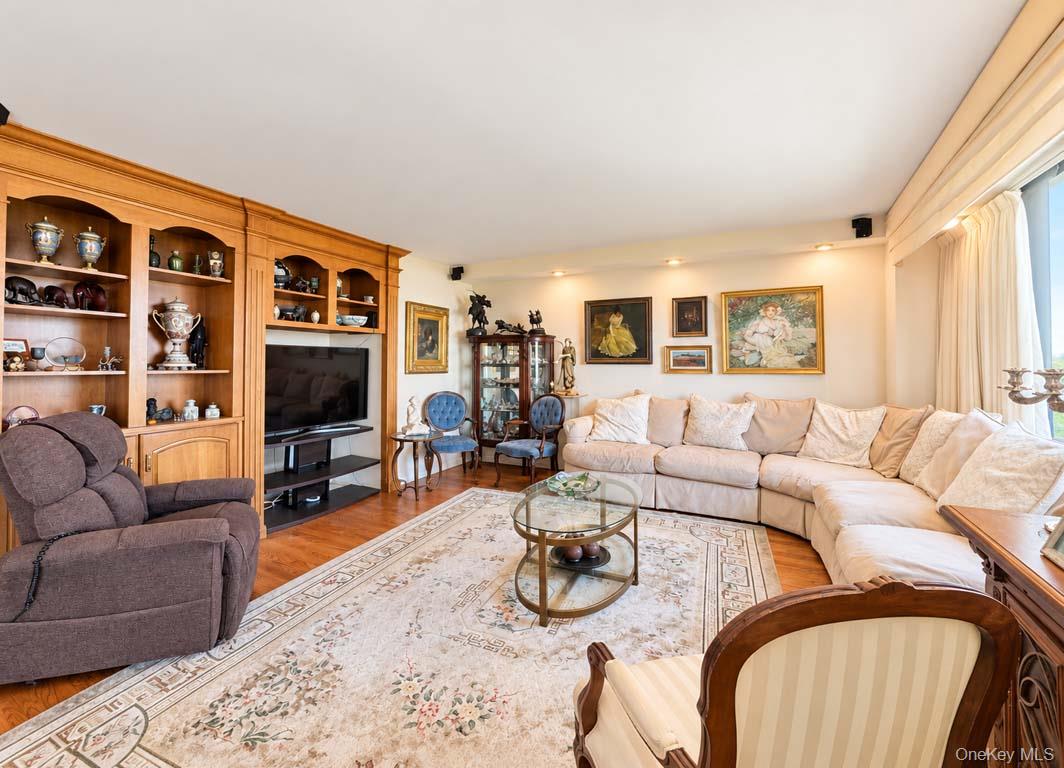 27010 Grand Central Parkway 18e Property Photo 8