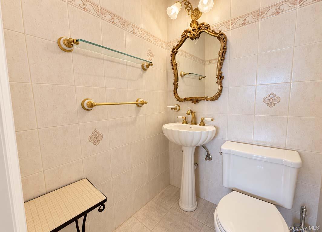 27010 Grand Central Parkway 18e Property Photo 11