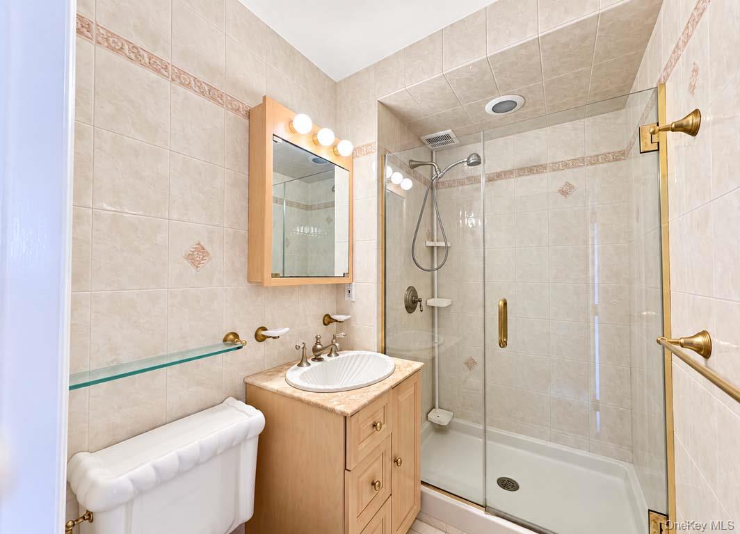 27010 Grand Central Parkway 18e Property Photo 18