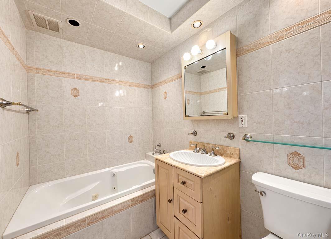 27010 Grand Central Parkway 18e Property Photo 22