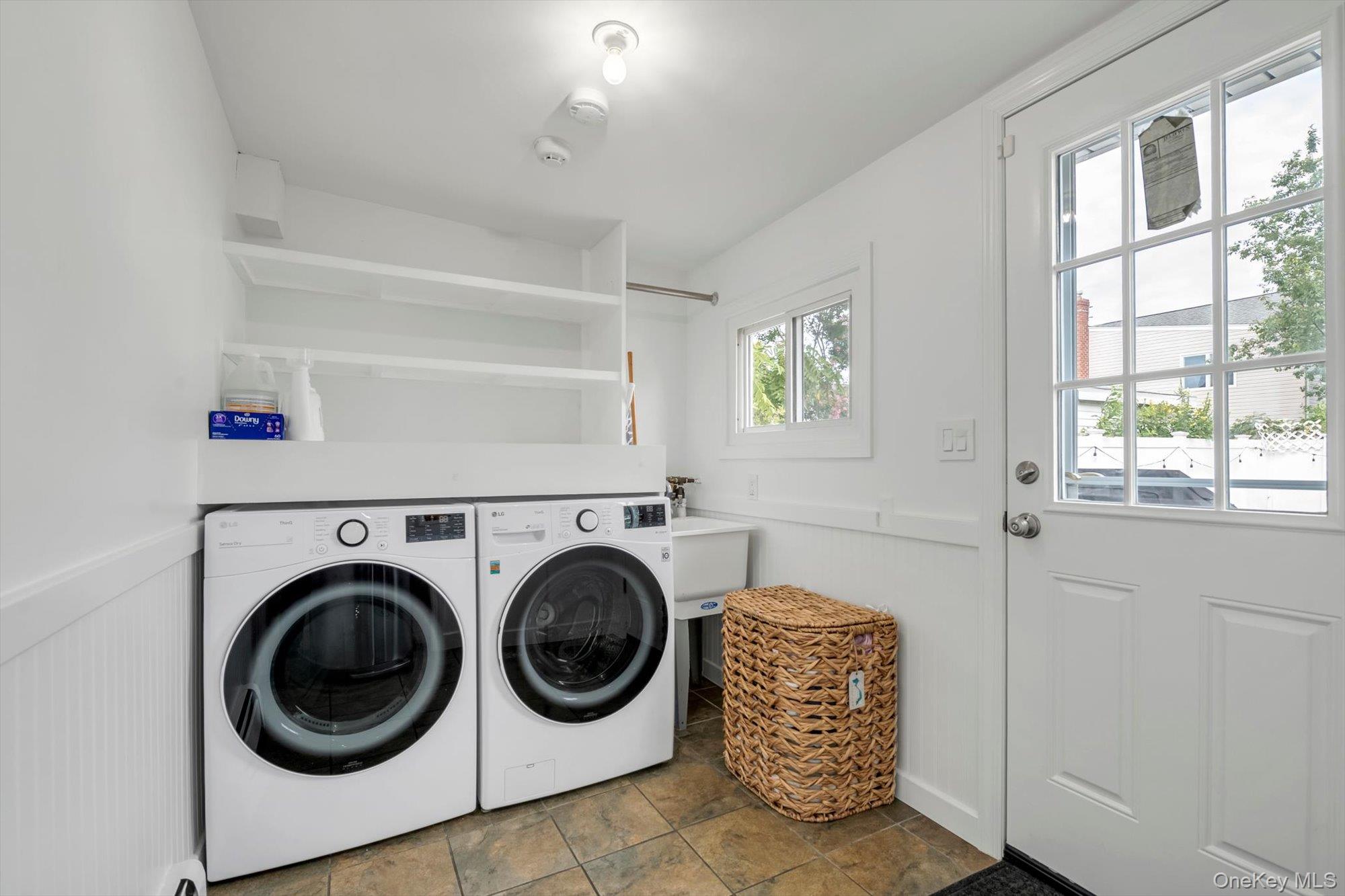1055 Jefferson Street Property Photo 7