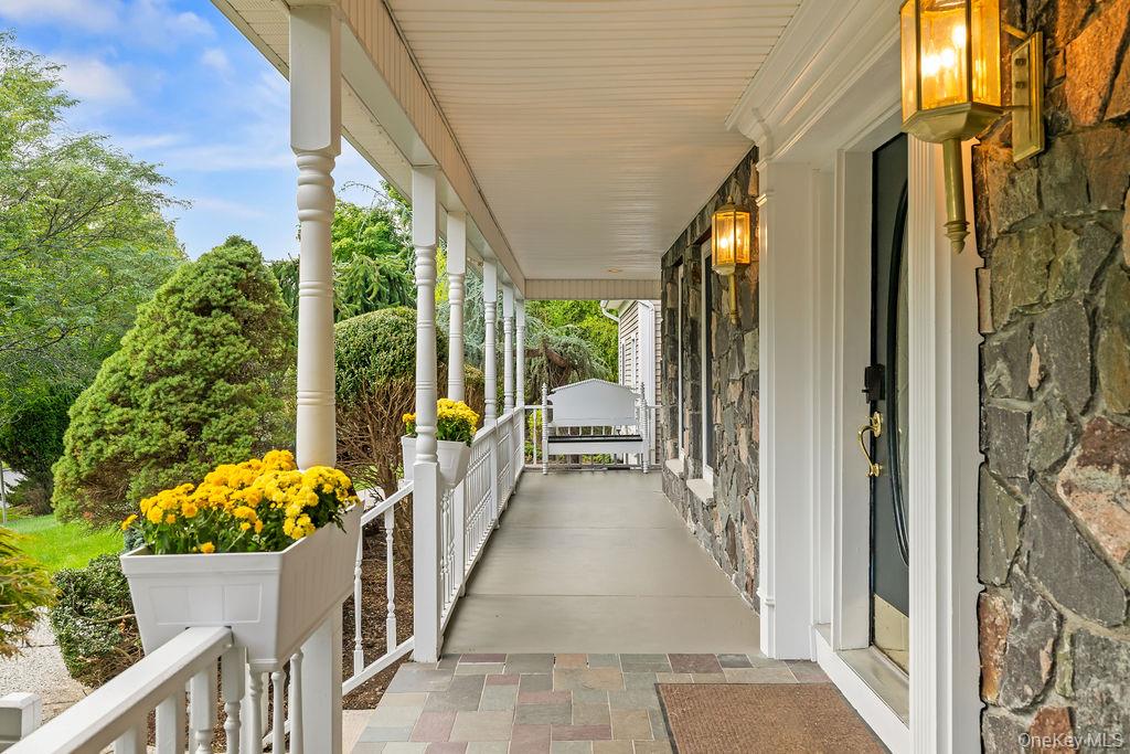 10 Golden Road Property Photo 2