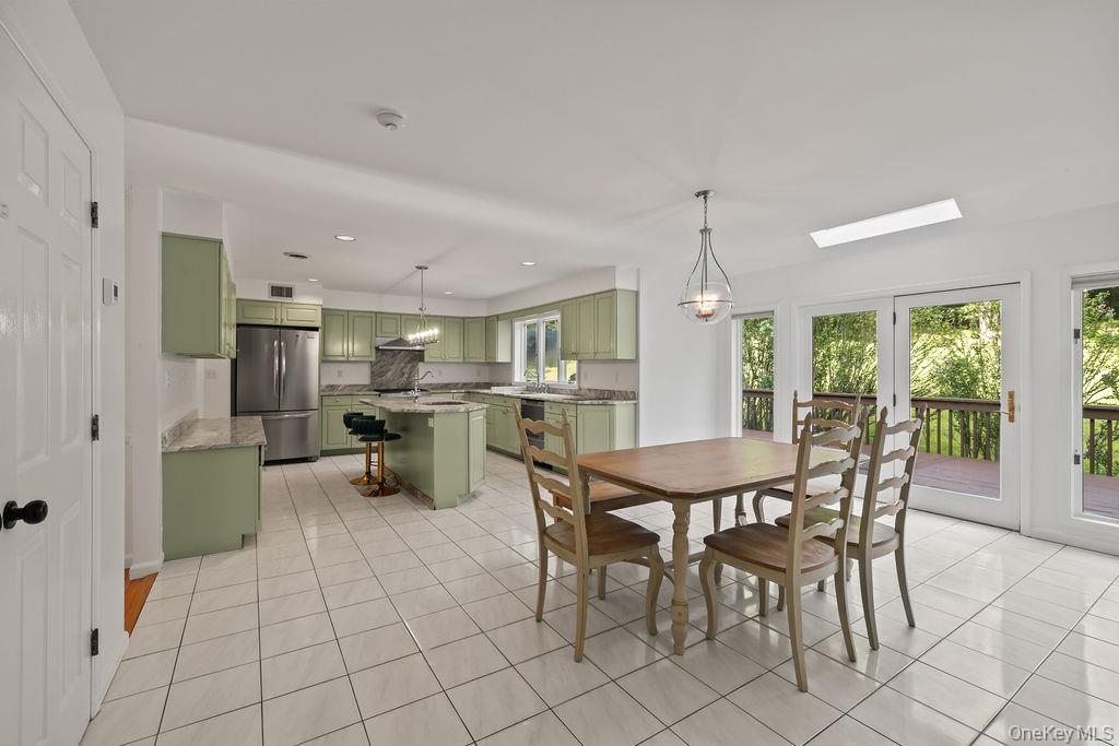 10 Golden Road Property Photo 12
