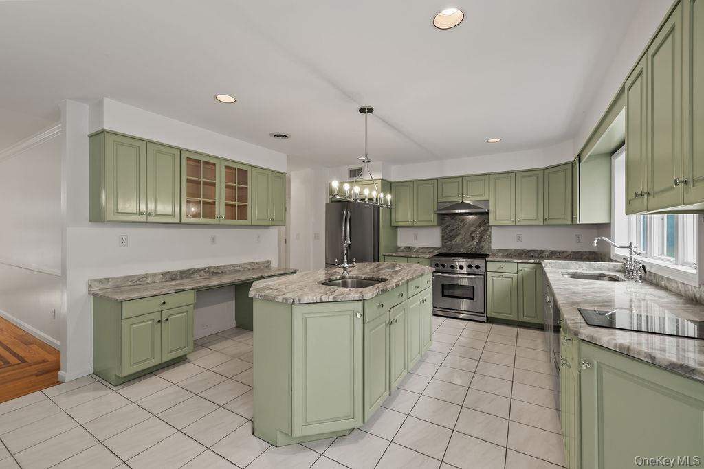 10 Golden Road Property Photo 14
