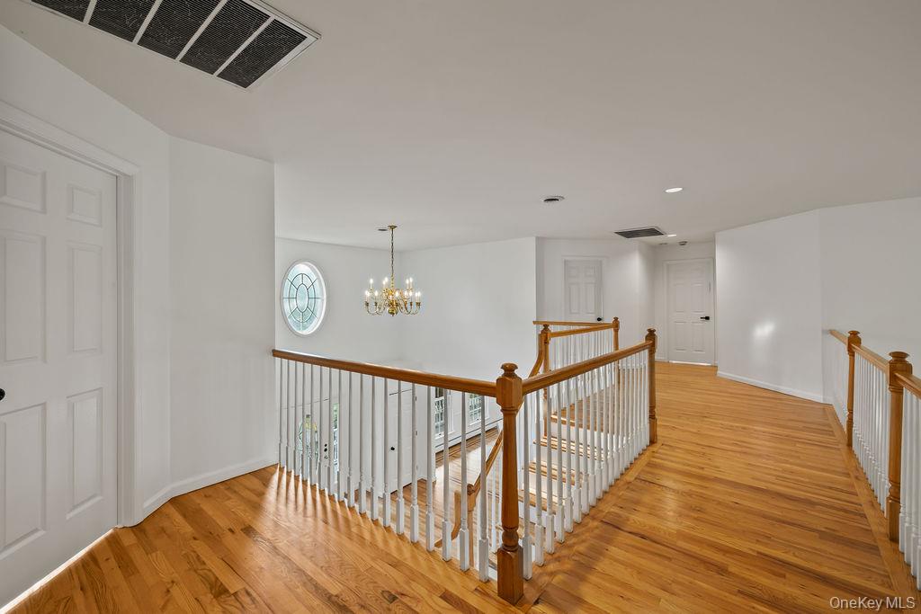 10 Golden Road Property Photo 19