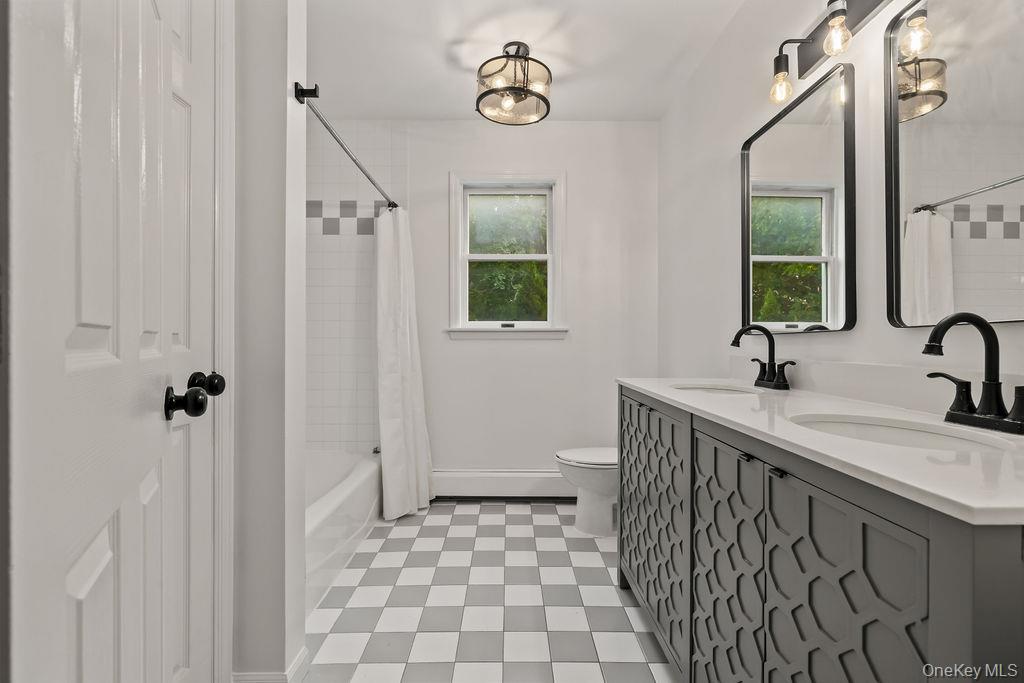 10 Golden Road Property Photo 28