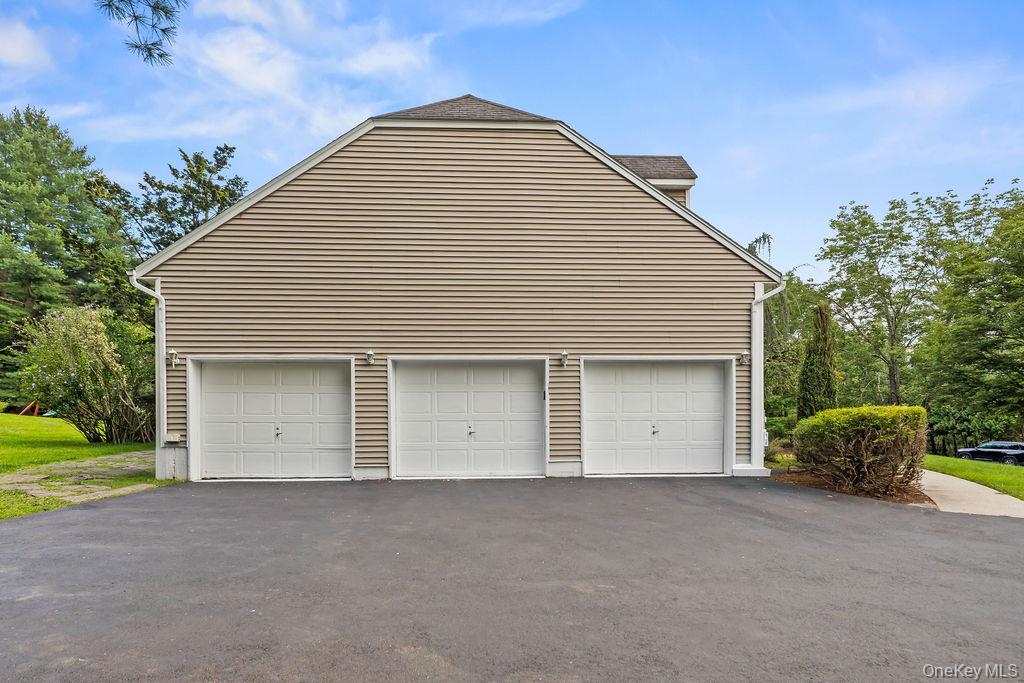 10 Golden Road Property Photo 33