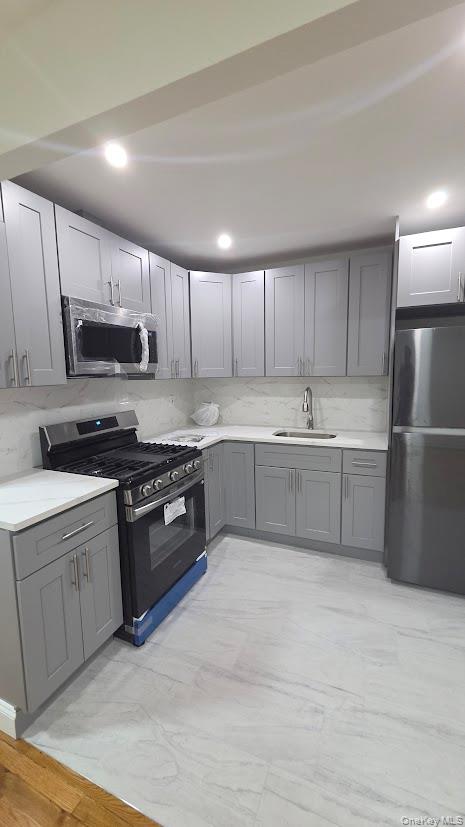1121 Saint Lawrence Avenue Property Photo 3